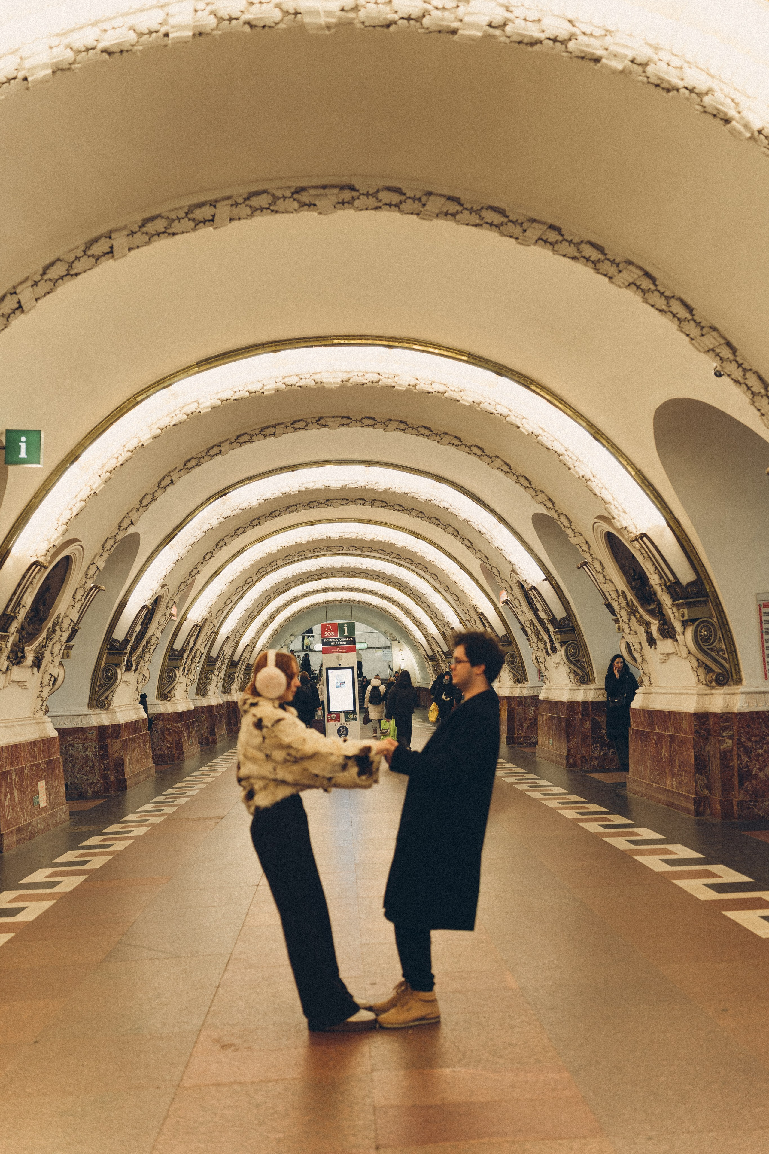 НОВОГОДНЯЯ ФОТОСЕСИИЯ ПАРЫ В МЕТРО ЛЮБОВЬ. Профессиональный фотограф, Санкт-Петербург — Виктория Богомолова