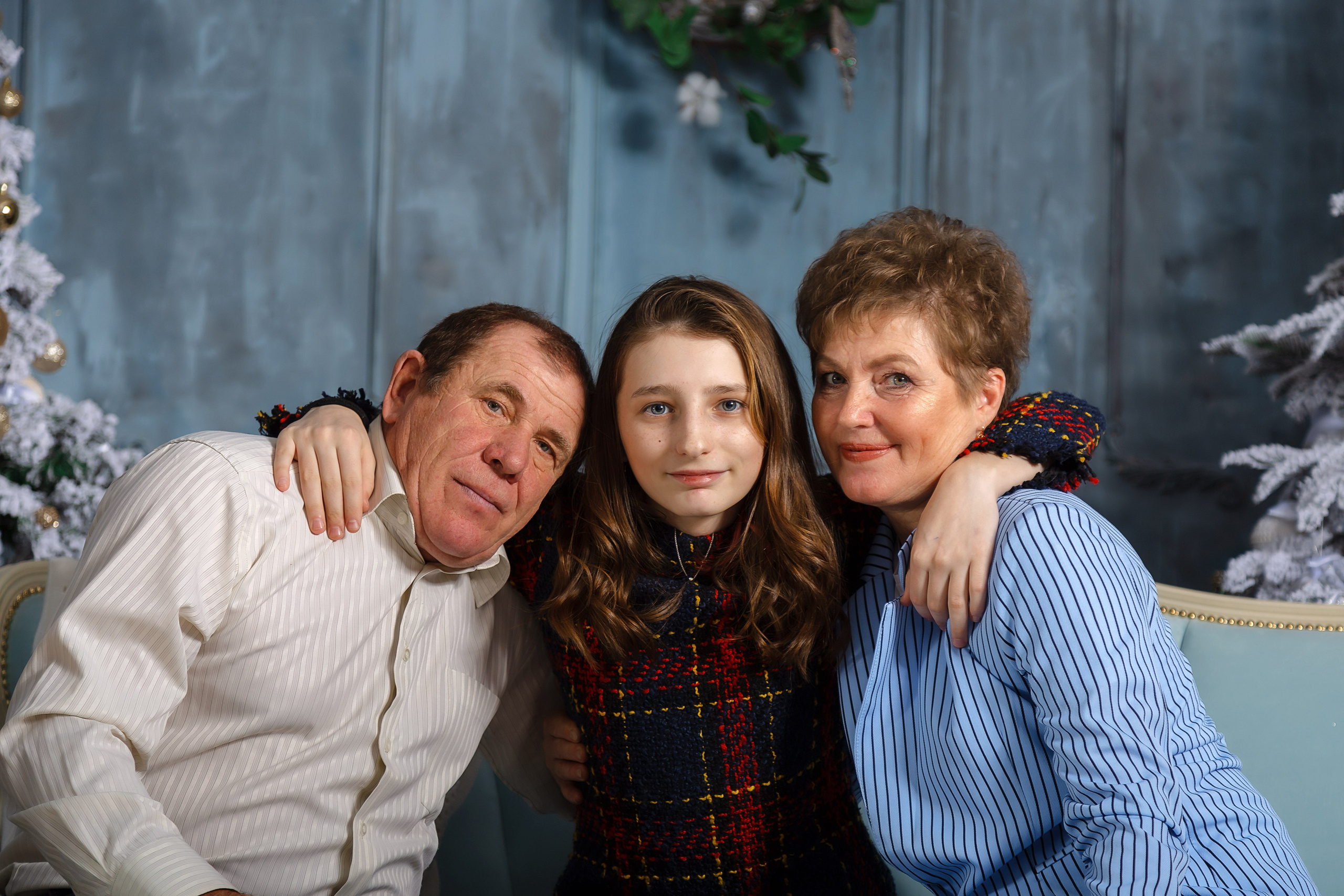 Новогодняя семейная фотосессия в студии в Волгодонске