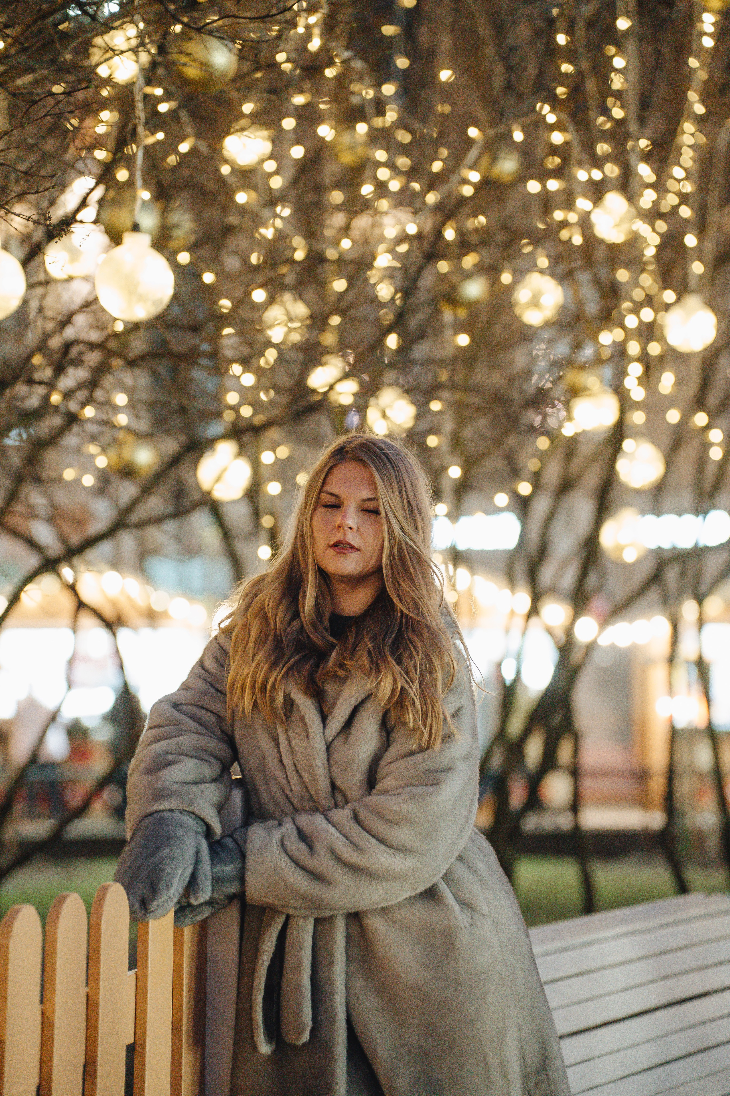 ПРОГУЛКА НА МАНЕЖНОЙ ПЛОЩАДИ ДЛЯ ДЕВУШКИ ПЕРЕД НОВЫМ ГОДОМ (НОВОГОДНЯЯ ФОТОСЕССИИЯ НА МАНЕЖНОЙ ПЛОЩАДИ). Профессиональный фотограф, Санкт-Петербург — Виктория Богомолова