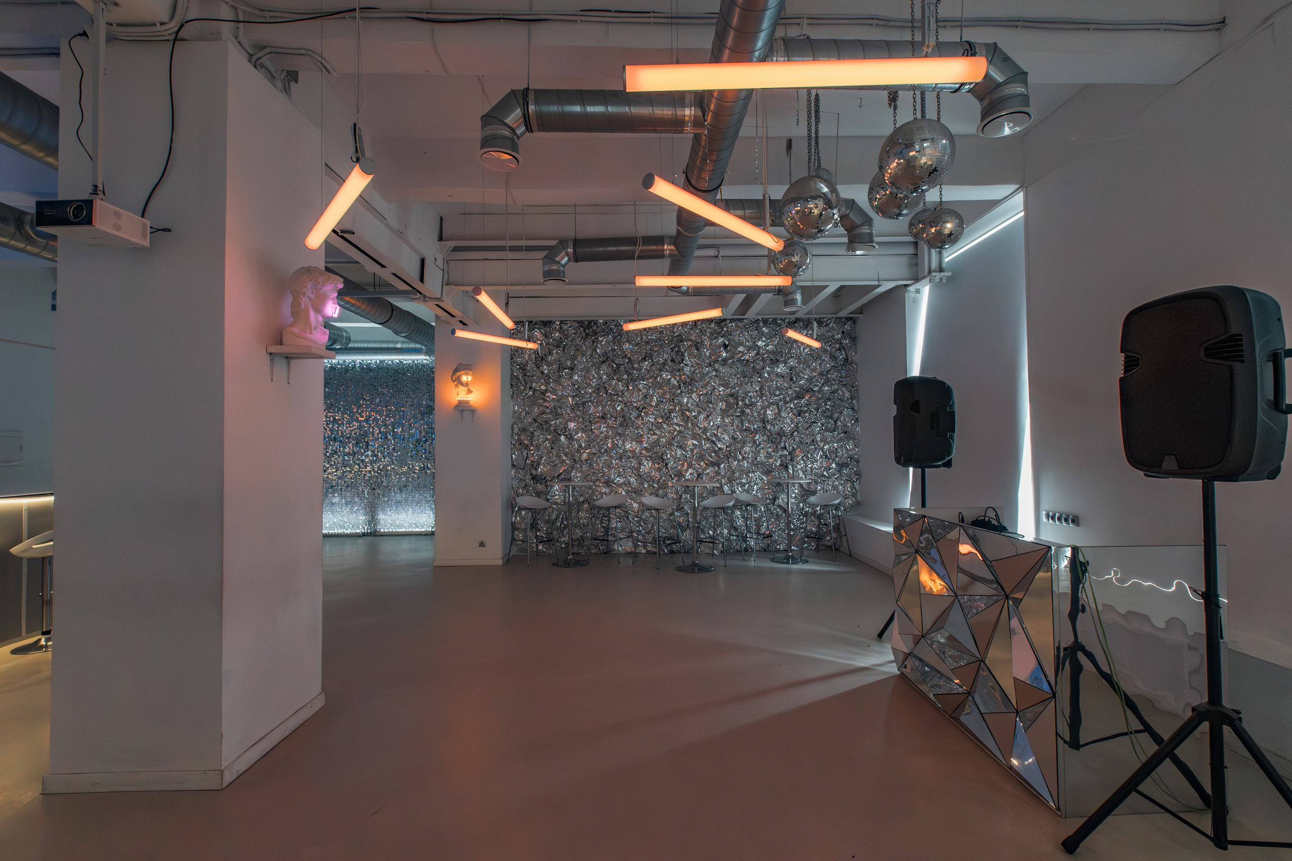 Mr. White (лето). Аренда лофта в СПб для мероприятий