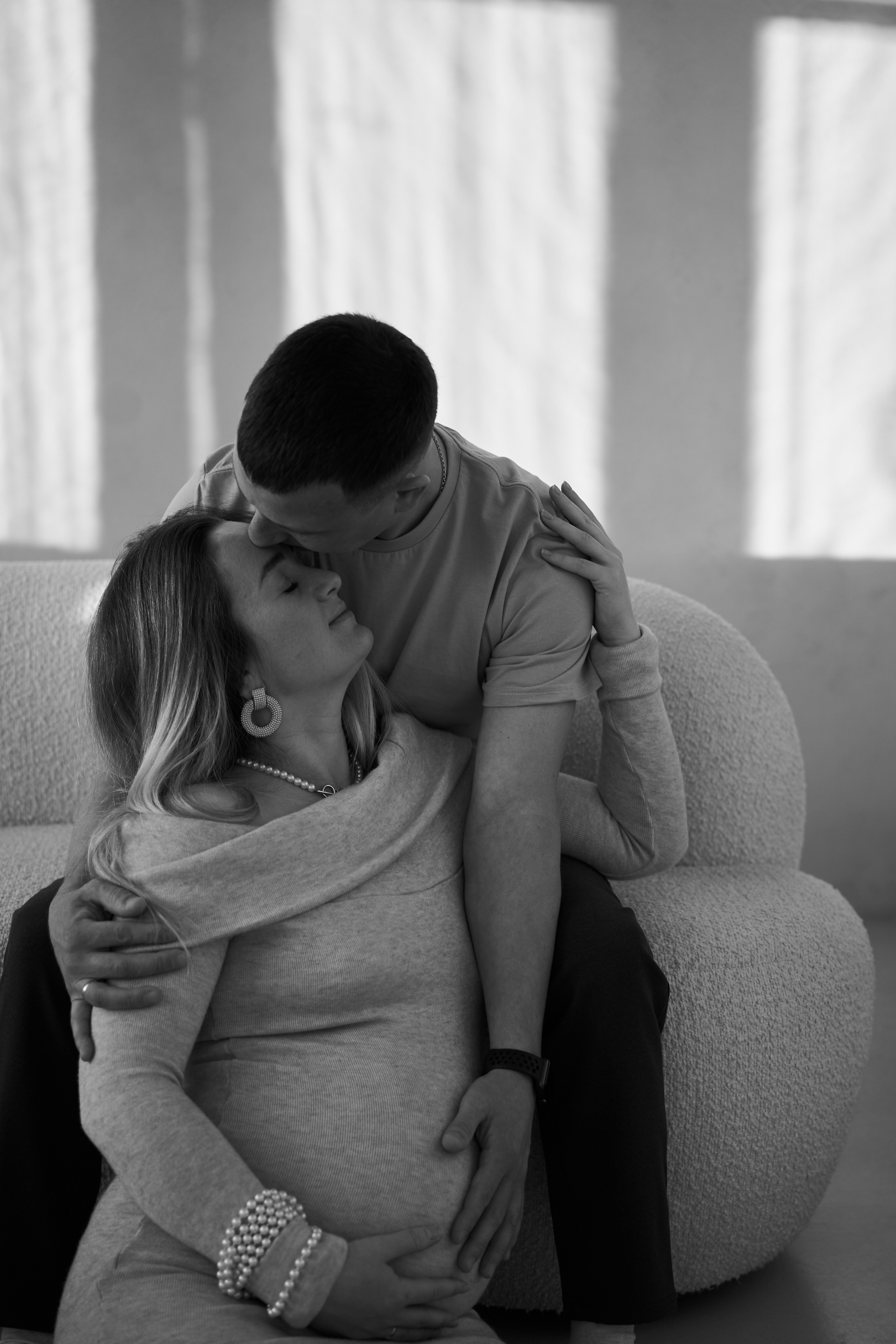 Семейная фотосессия беременность в студии. Фотограф Екатеринбург Кокшарова Александра