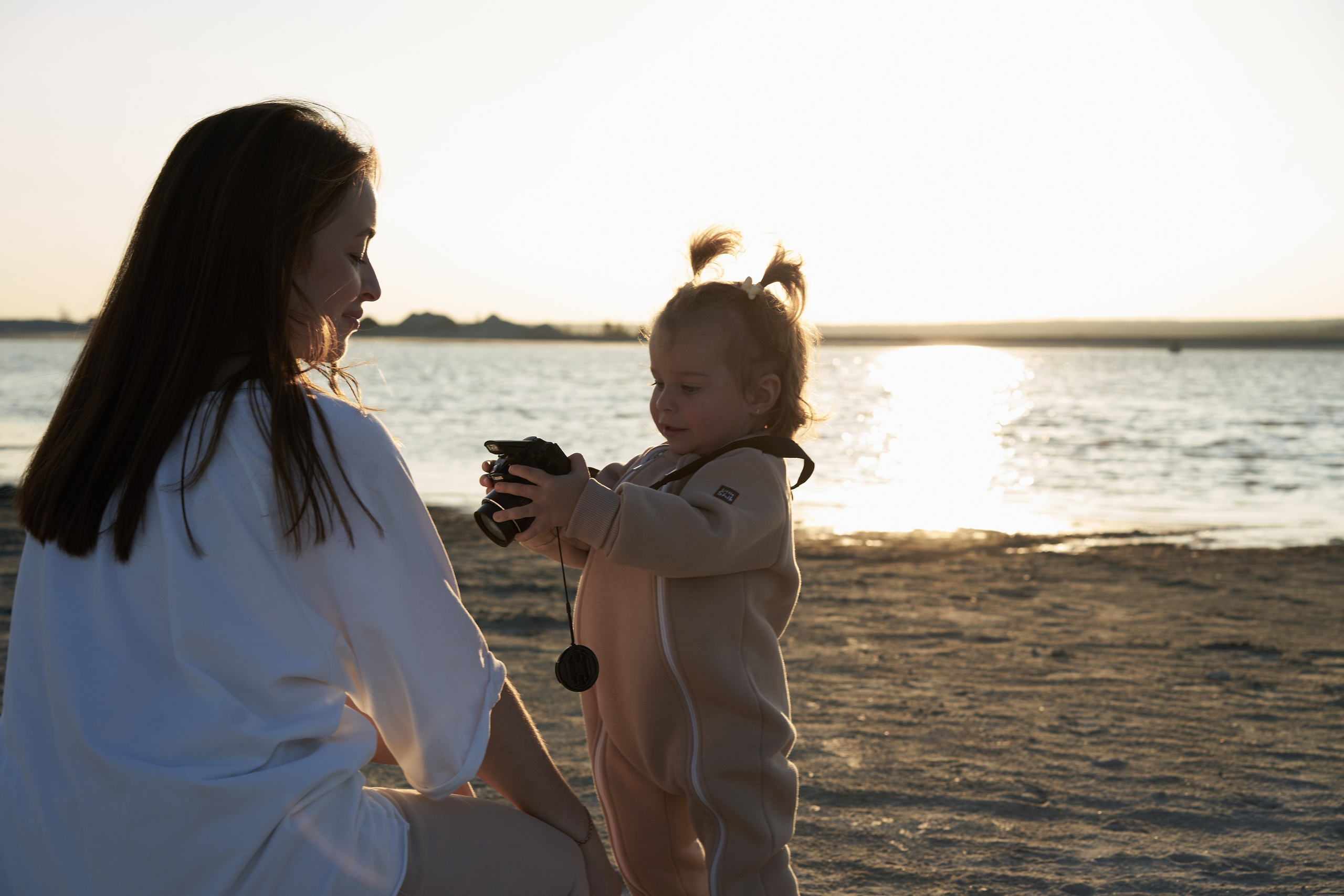 Семейная фотосессия на закате в песках. Фотограф Екатеринбург Кокшарова Александра