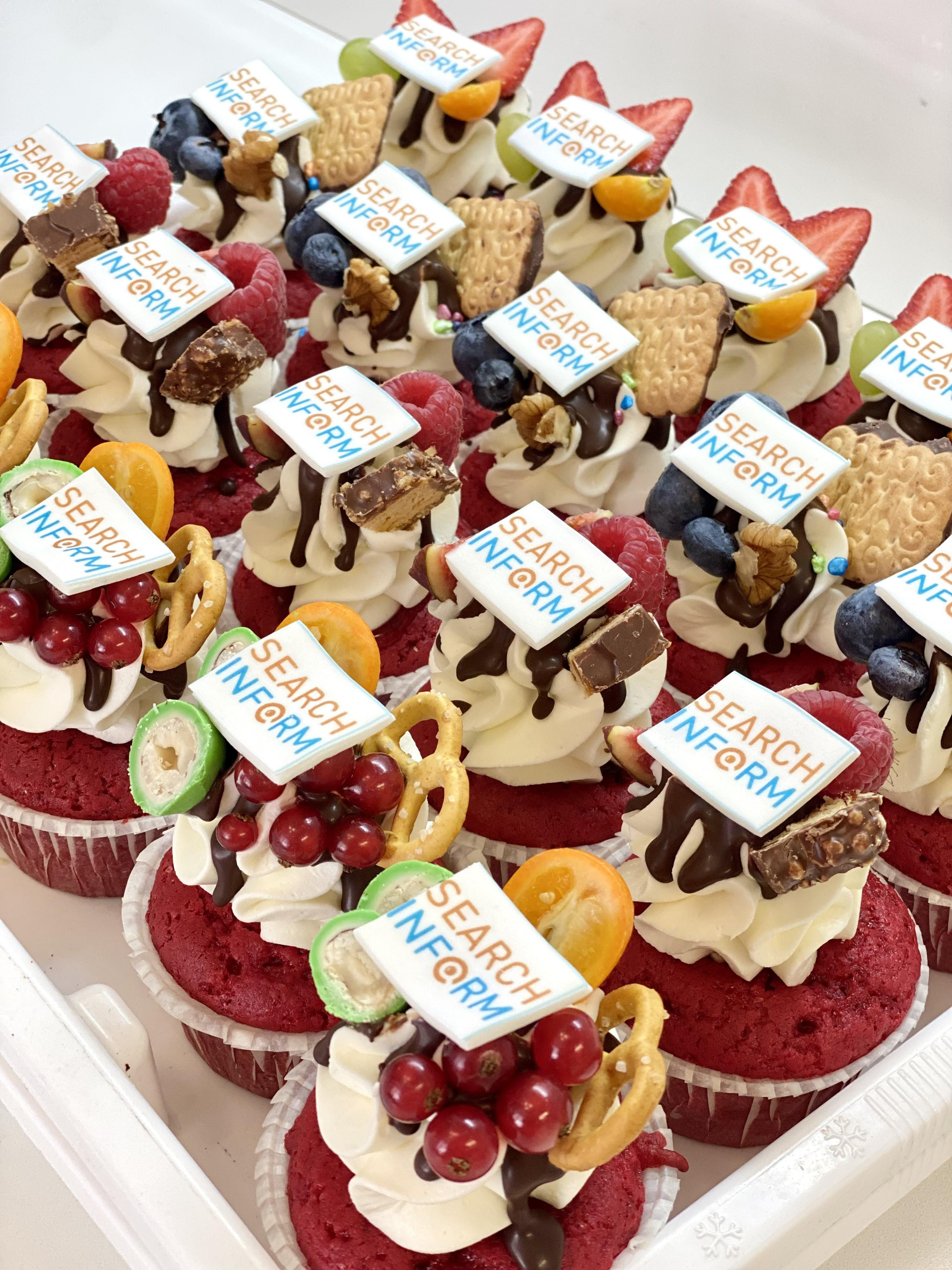 Капкейки фуршетные с логотипом. Katyasugarsugar капкейки, зефир, торты Москва