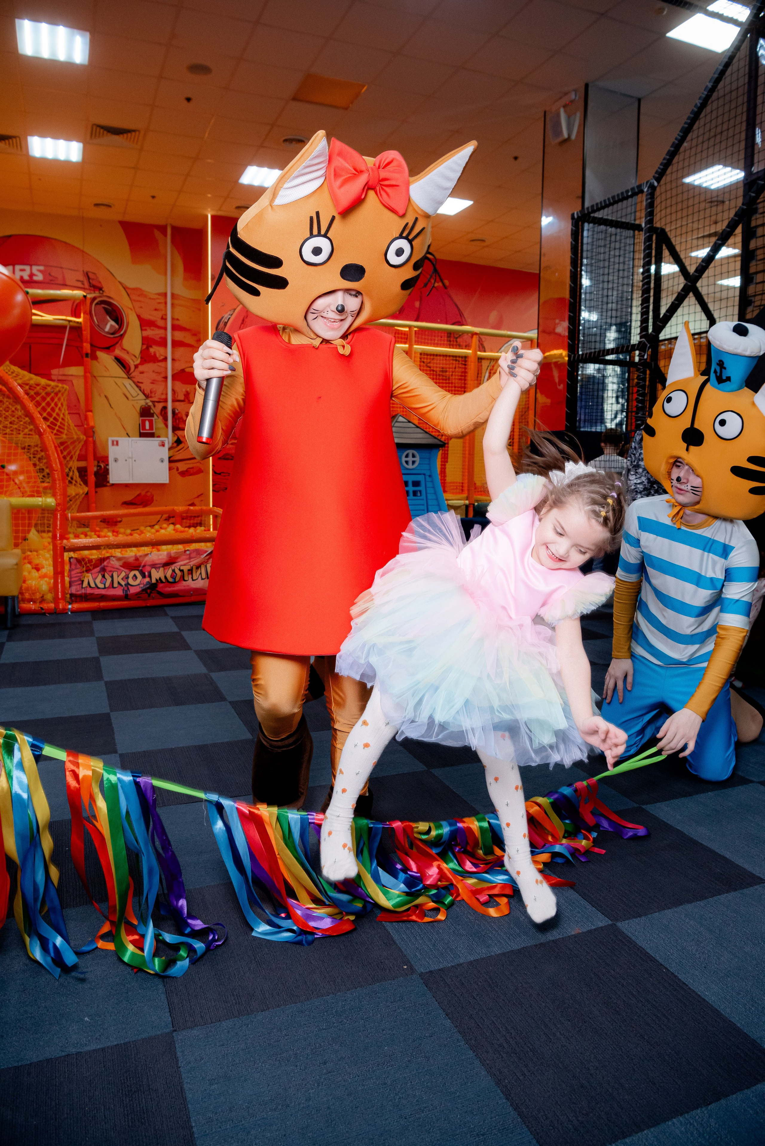 ДР В Локо Мотив Аниматоры Три кота. Фотограф в Волгограде и Волжском Александр Горбань