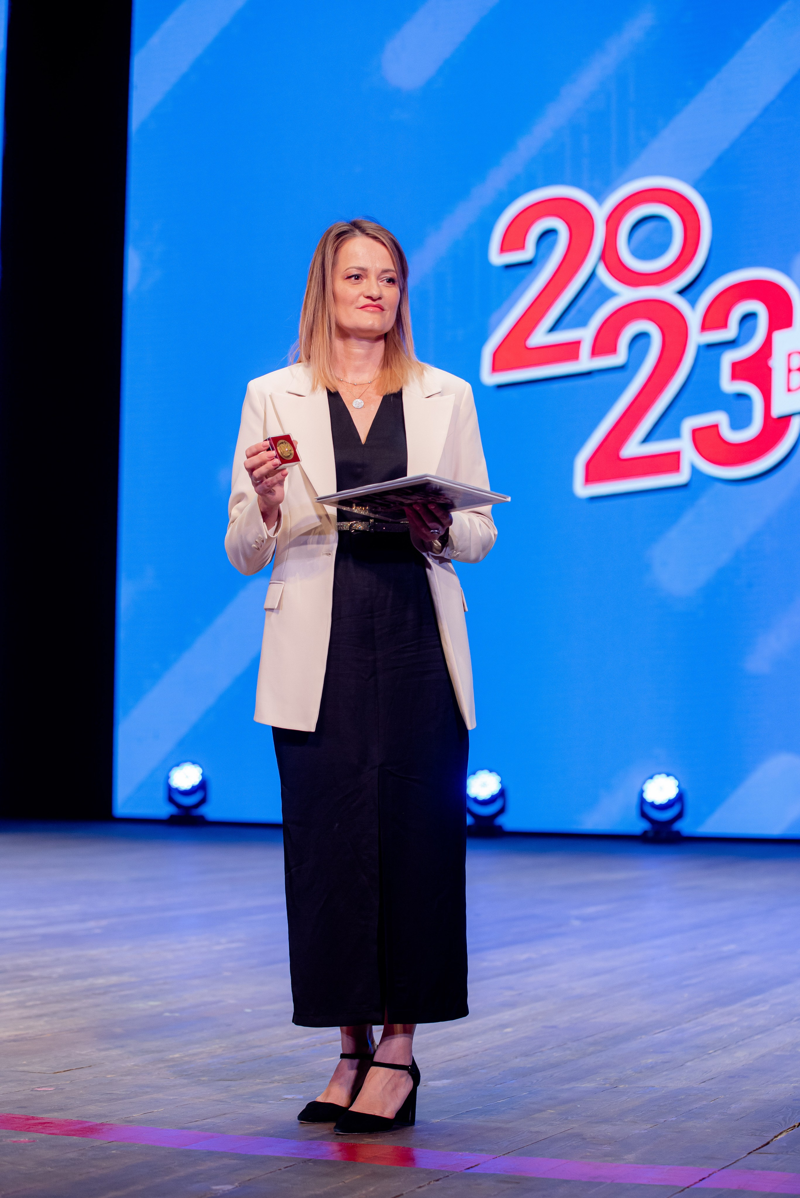 30 Школа. Вручение и Банкет. ДК Юбилейный и Банхоф. Фотограф в Волгограде и Волжском Александр Горбань