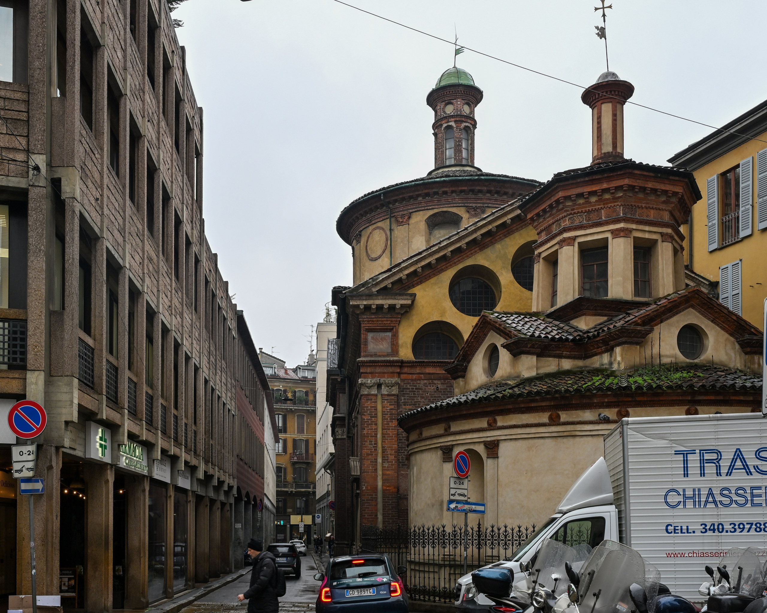 Milano: Navigli, City, Trams. Фотограф Минск