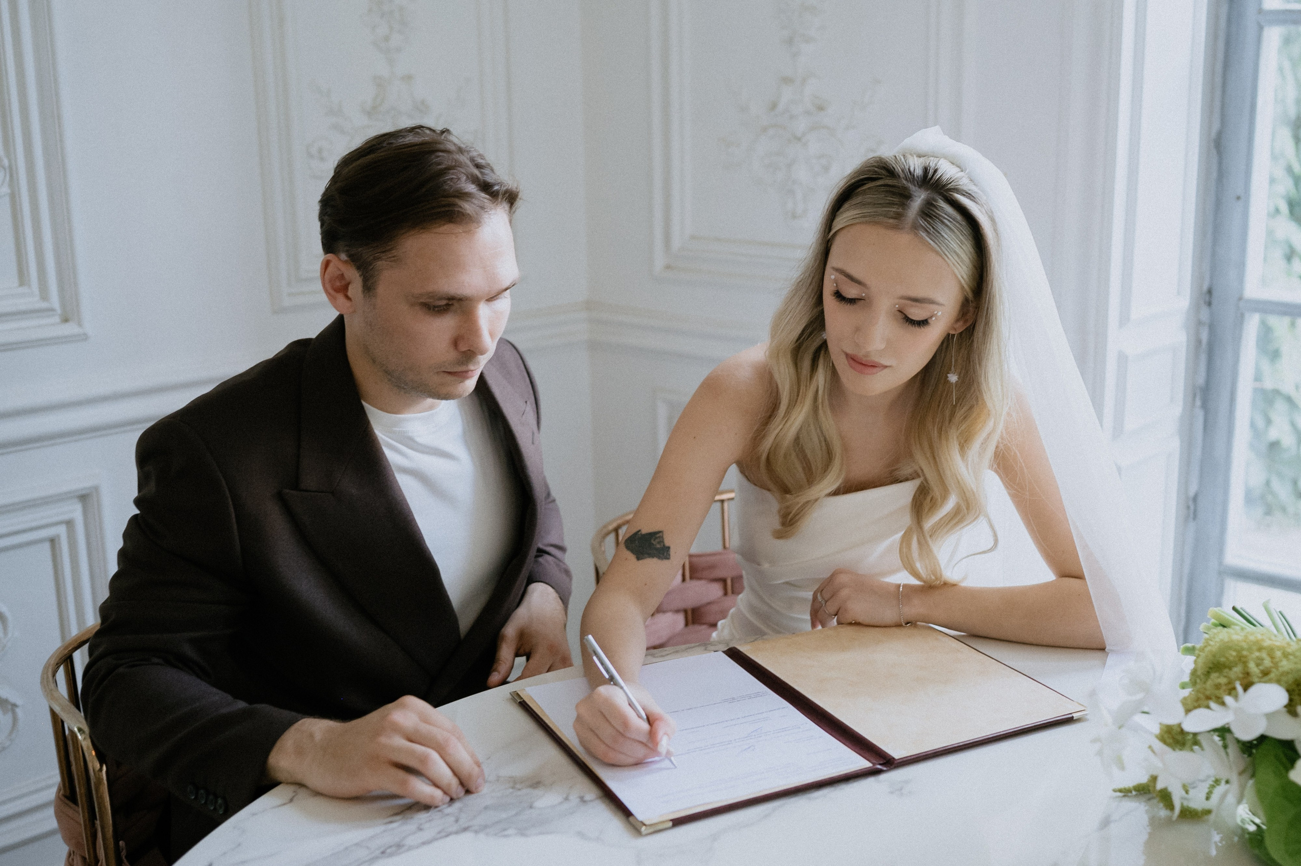 Регистрация брака и фотосессия в Особняке Royal. Свадебный фотограф Москва — Сергей и Татьяна