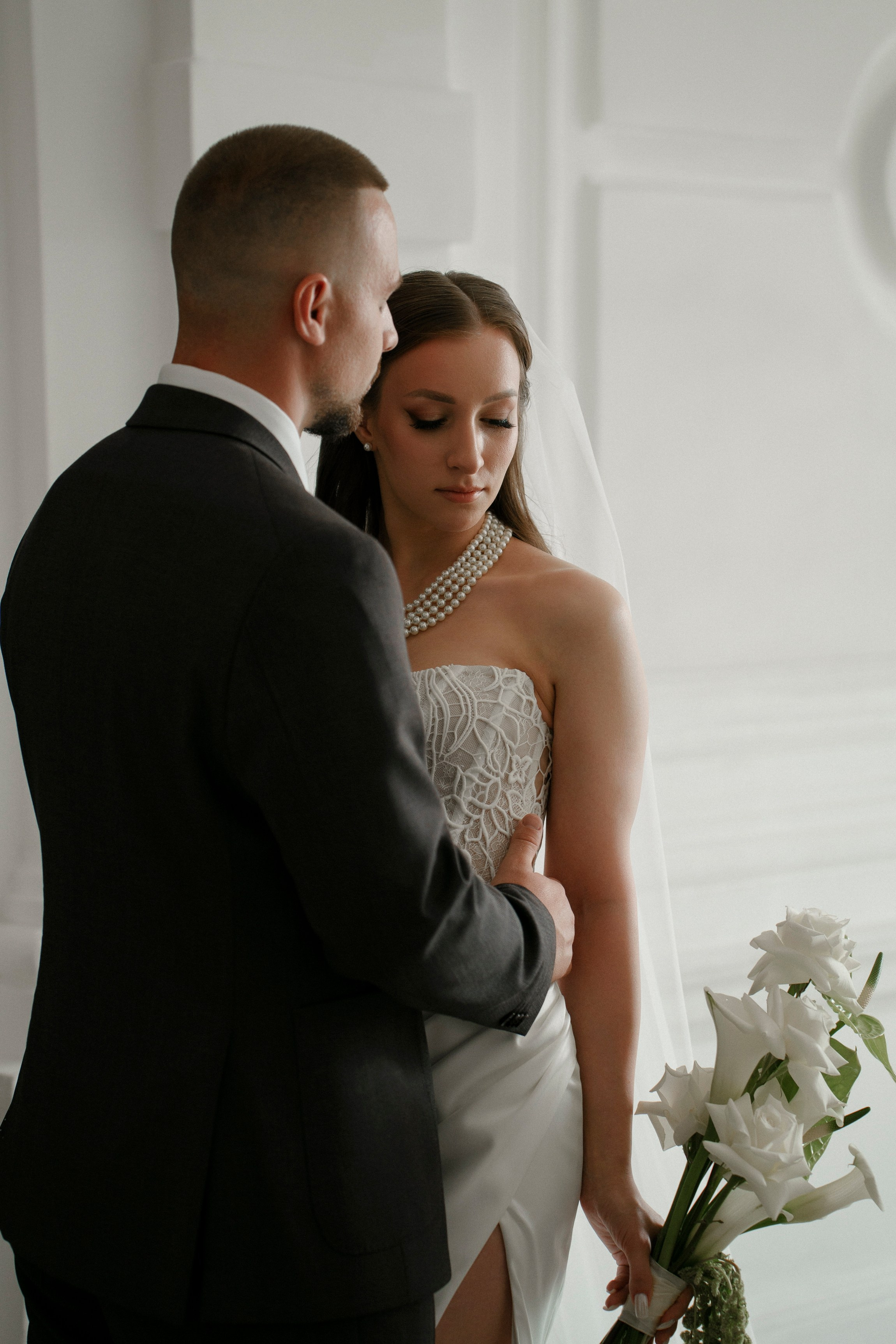 "Свадебная фотосессия в Пензе: Жених и невеста в художественном училище".