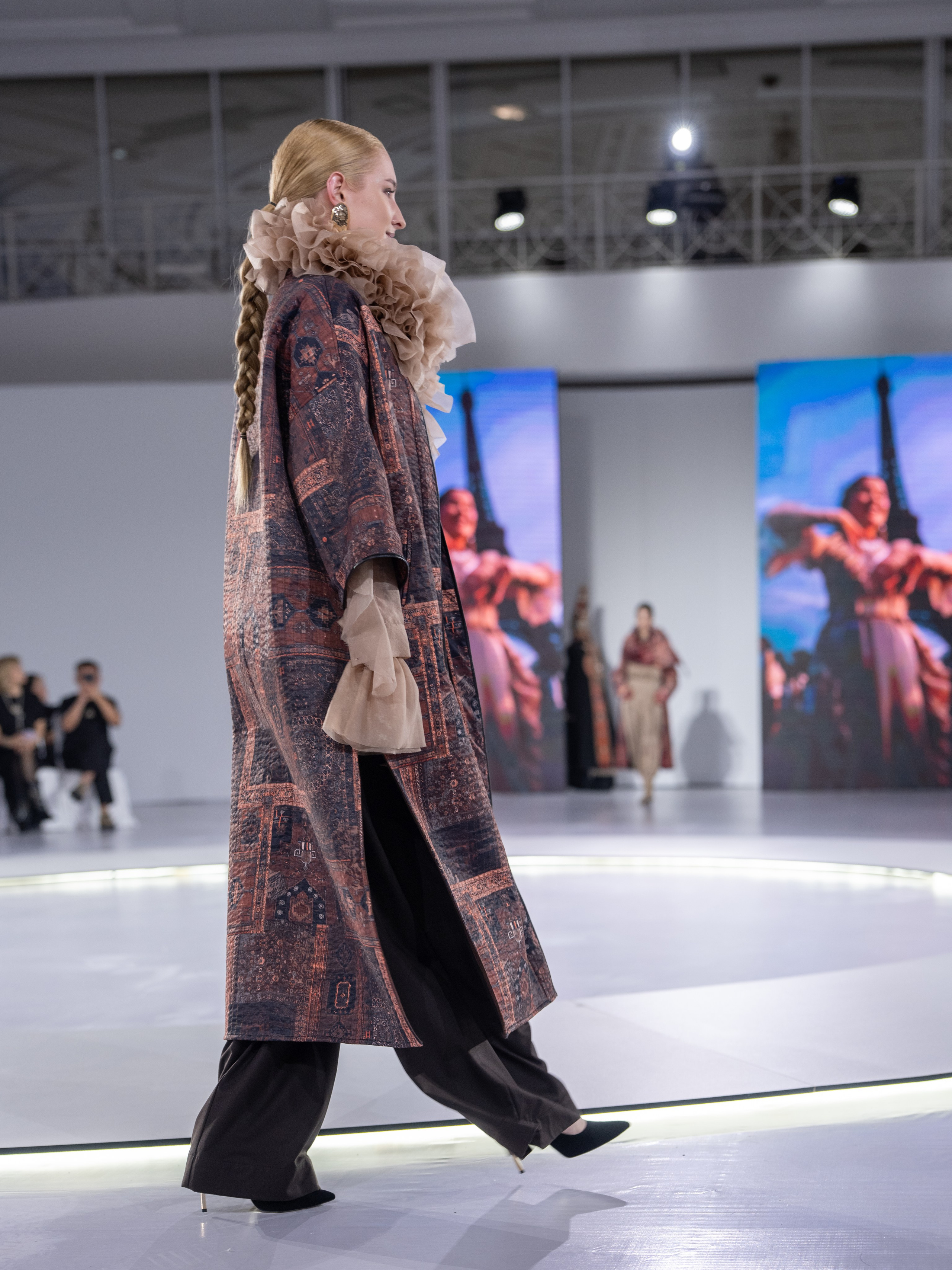 Дизайнер Aida Kaumenova. Сайт Алматинского НЮ АРТ, будуар и фэшн фотографа Дениса Карпенко