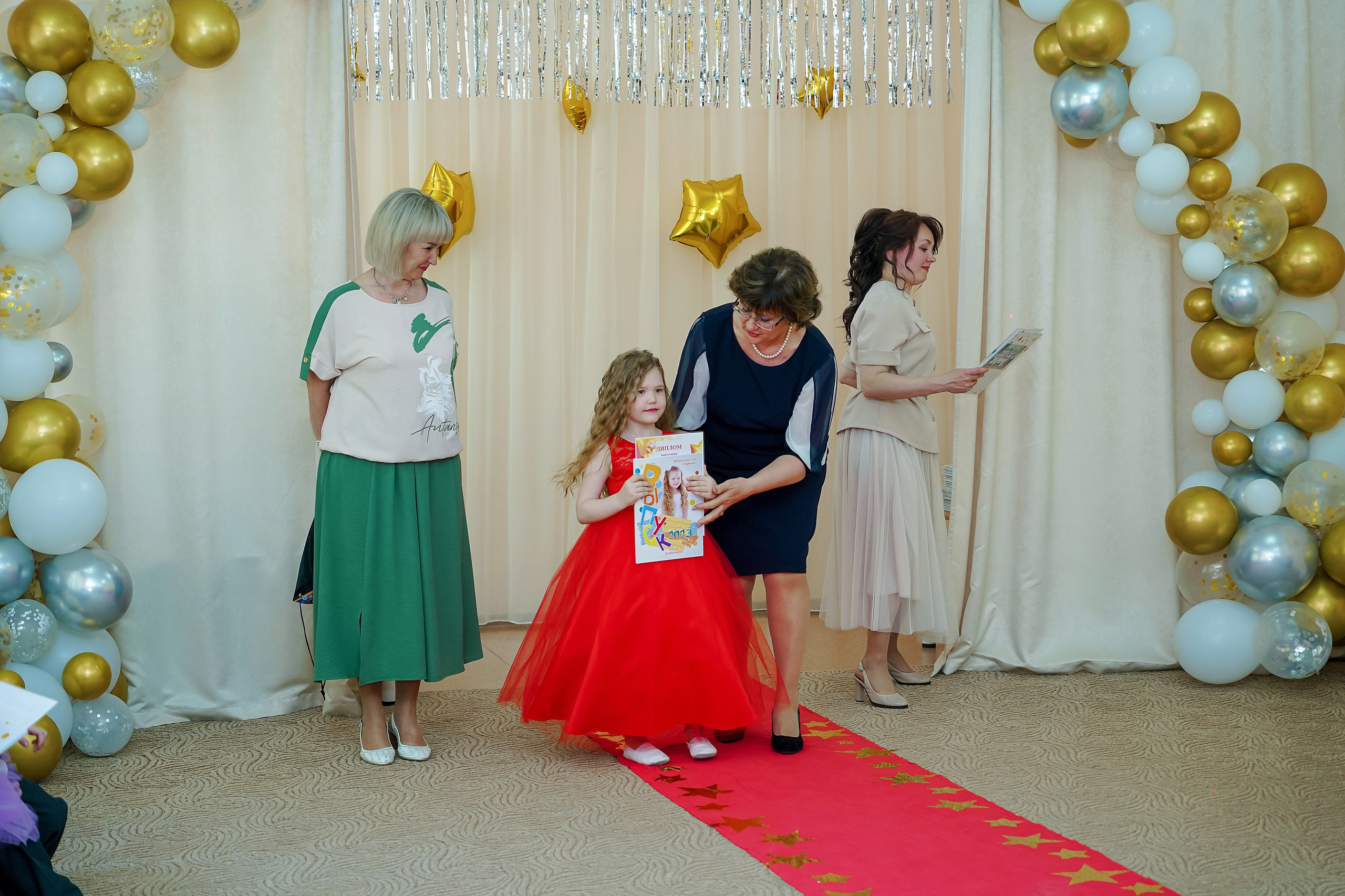 Фотосъемка видеосъёмка фотограф видеооператор новогодних утренников  в. Фотограф, видеооператор Нина Коршунова