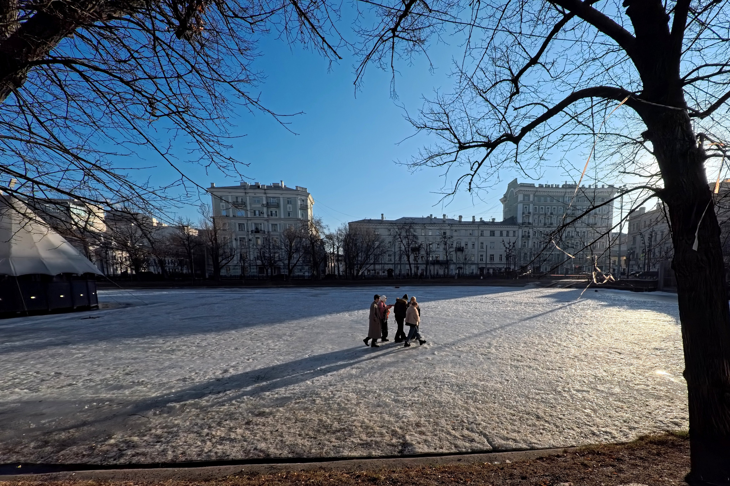 Улица, люди, жизнь…