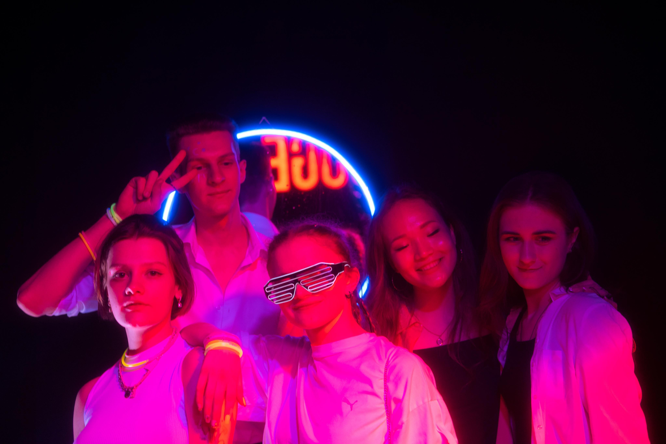 Vzpkk neon. Портретный фотограф в Москве Павел Щуплов
