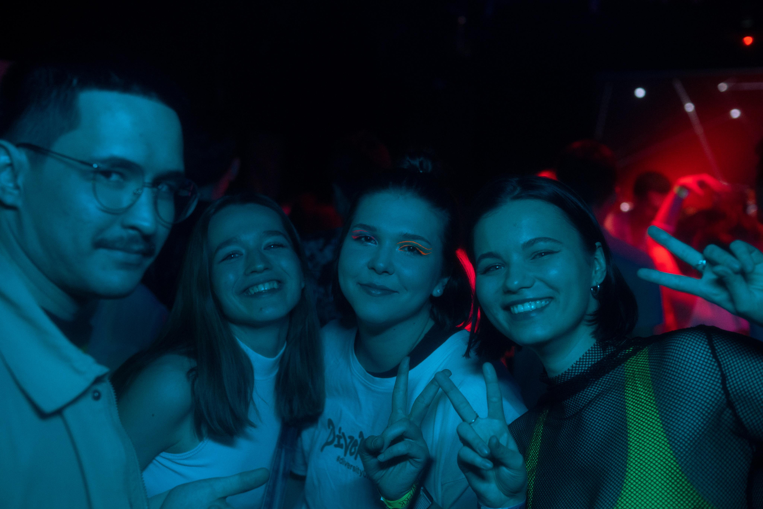 Vzpkk neon. Портретный фотограф в Москве Павел Щуплов