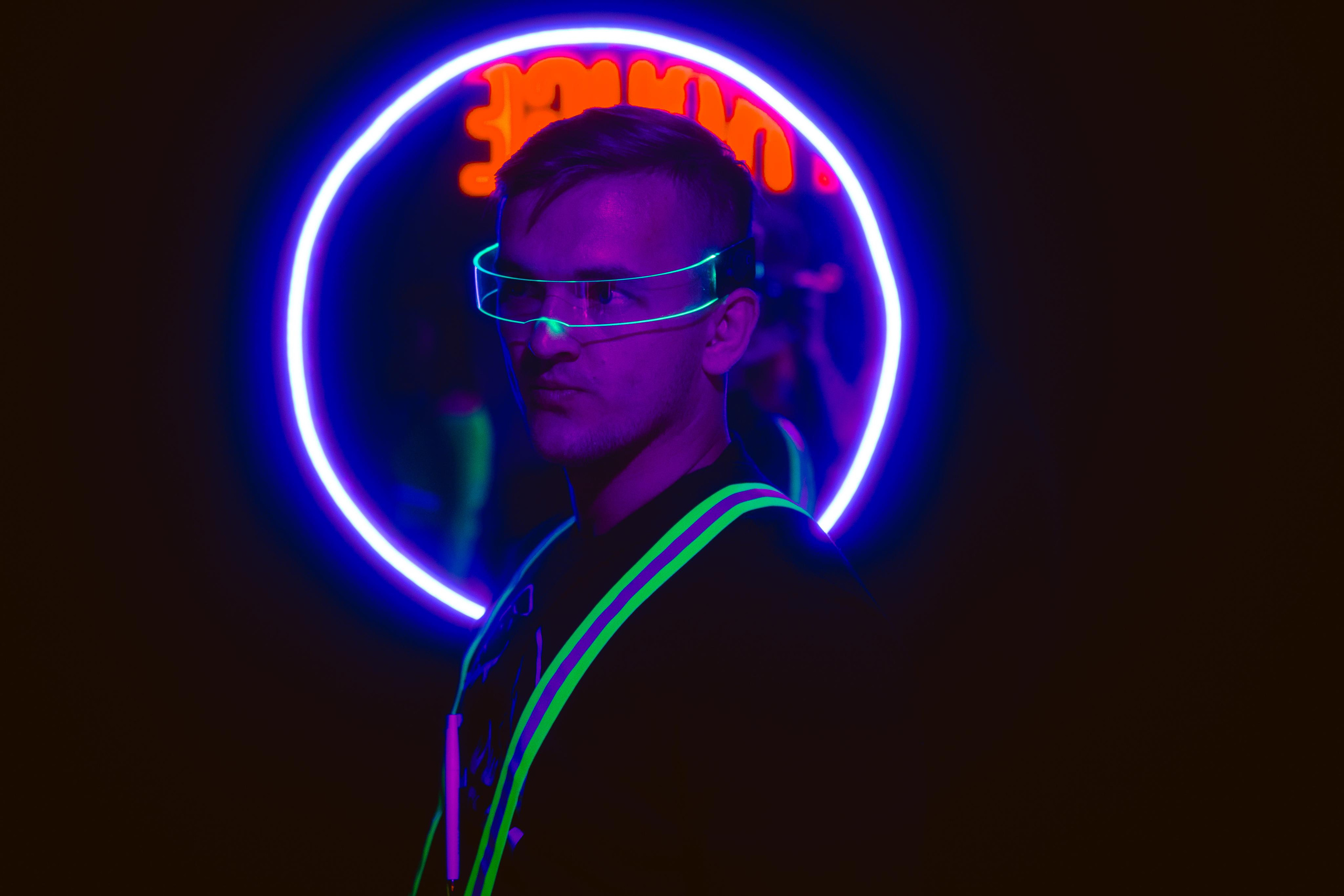 Vzpkk neon. Портретный фотограф в Москве Павел Щуплов