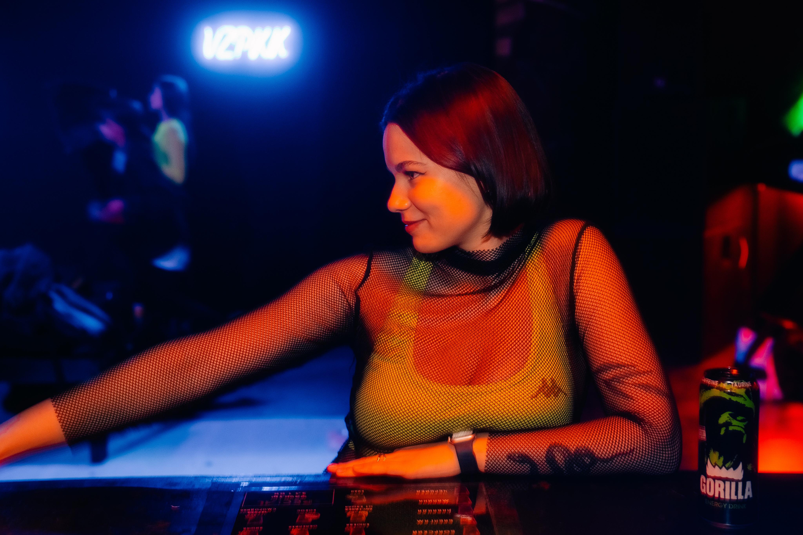 Vzpkk neon. Портретный фотограф в Москве Павел Щуплов