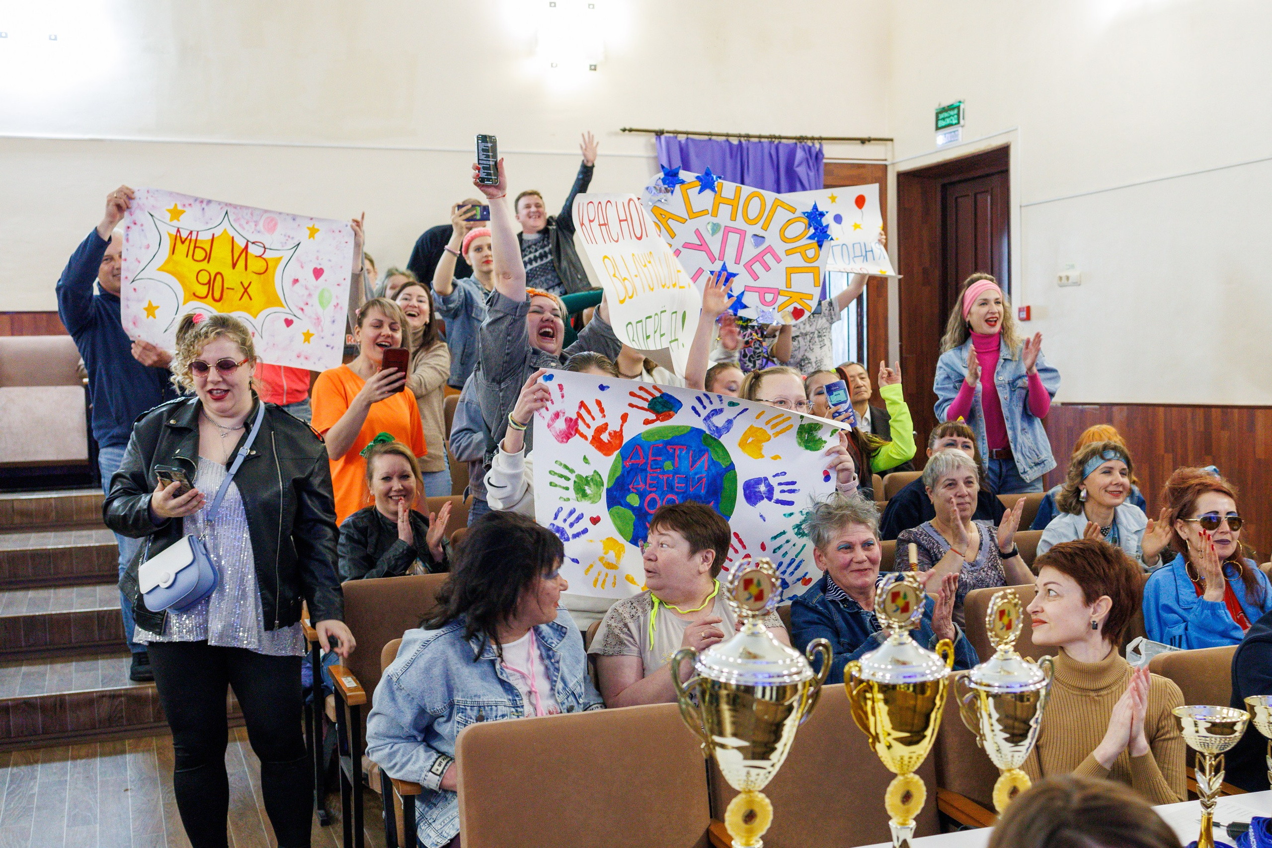 Школьный КВН в Томари. Свадебный, семейный и репортажный фотограф в Южно-Сахалинске Артур Петросян