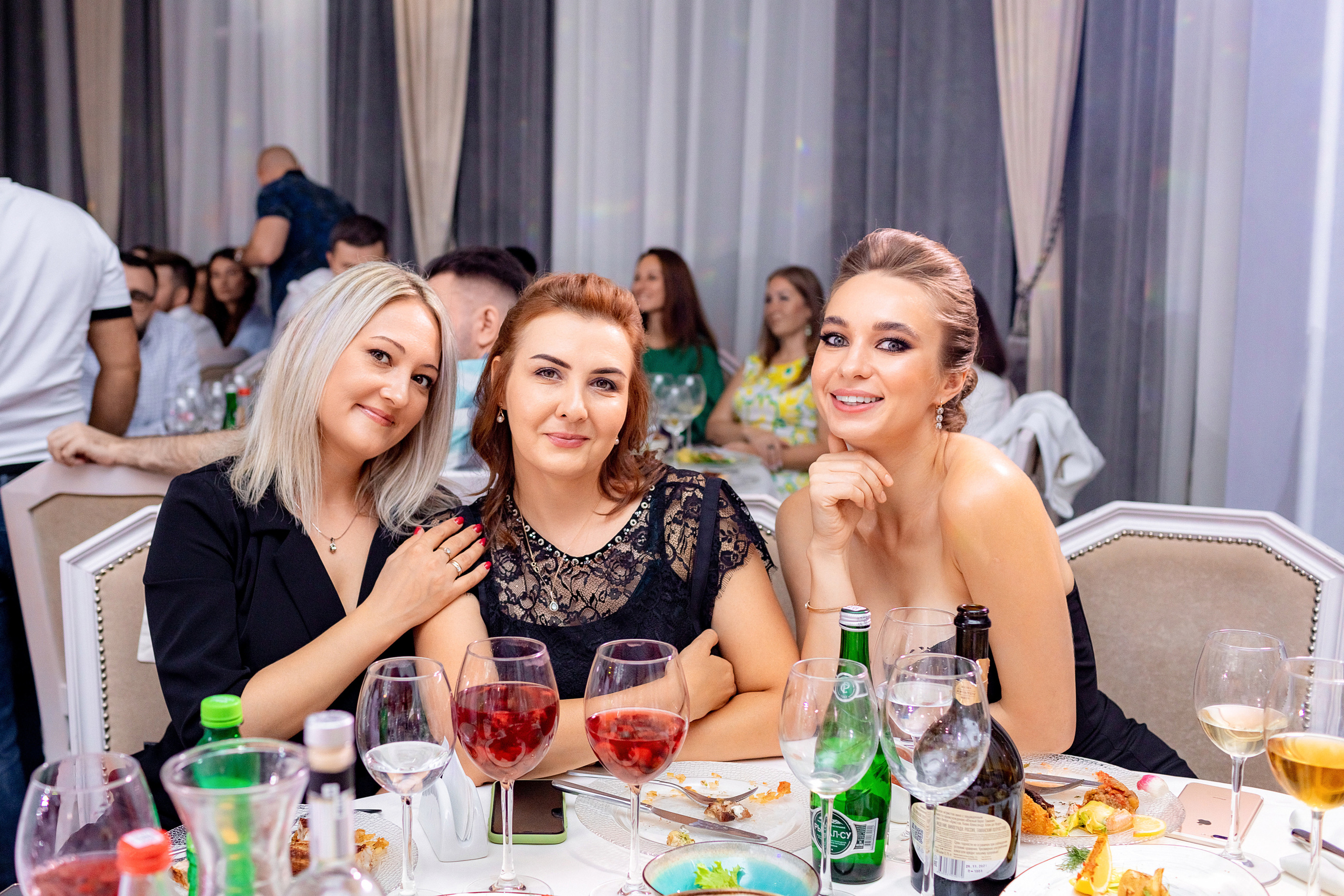 Заказать фотографа на выпускной г. Ростов-на-Дону. Красильников Евгений — профессиональный фотограф в Ростове-на-Дону