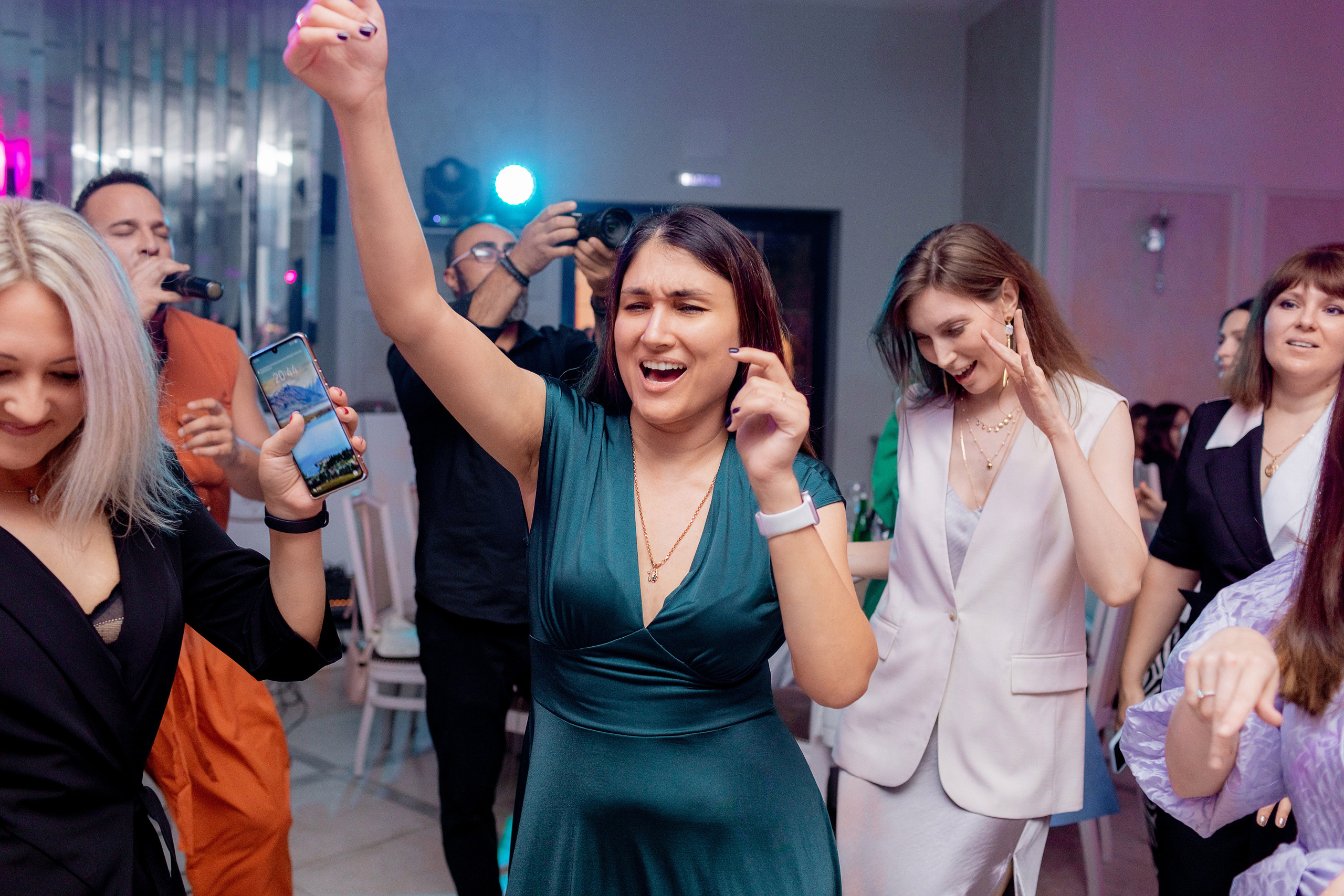 Заказать фотографа на выпускной г. Ростов-на-Дону. Красильников Евгений — профессиональный фотограф в Ростове-на-Дону