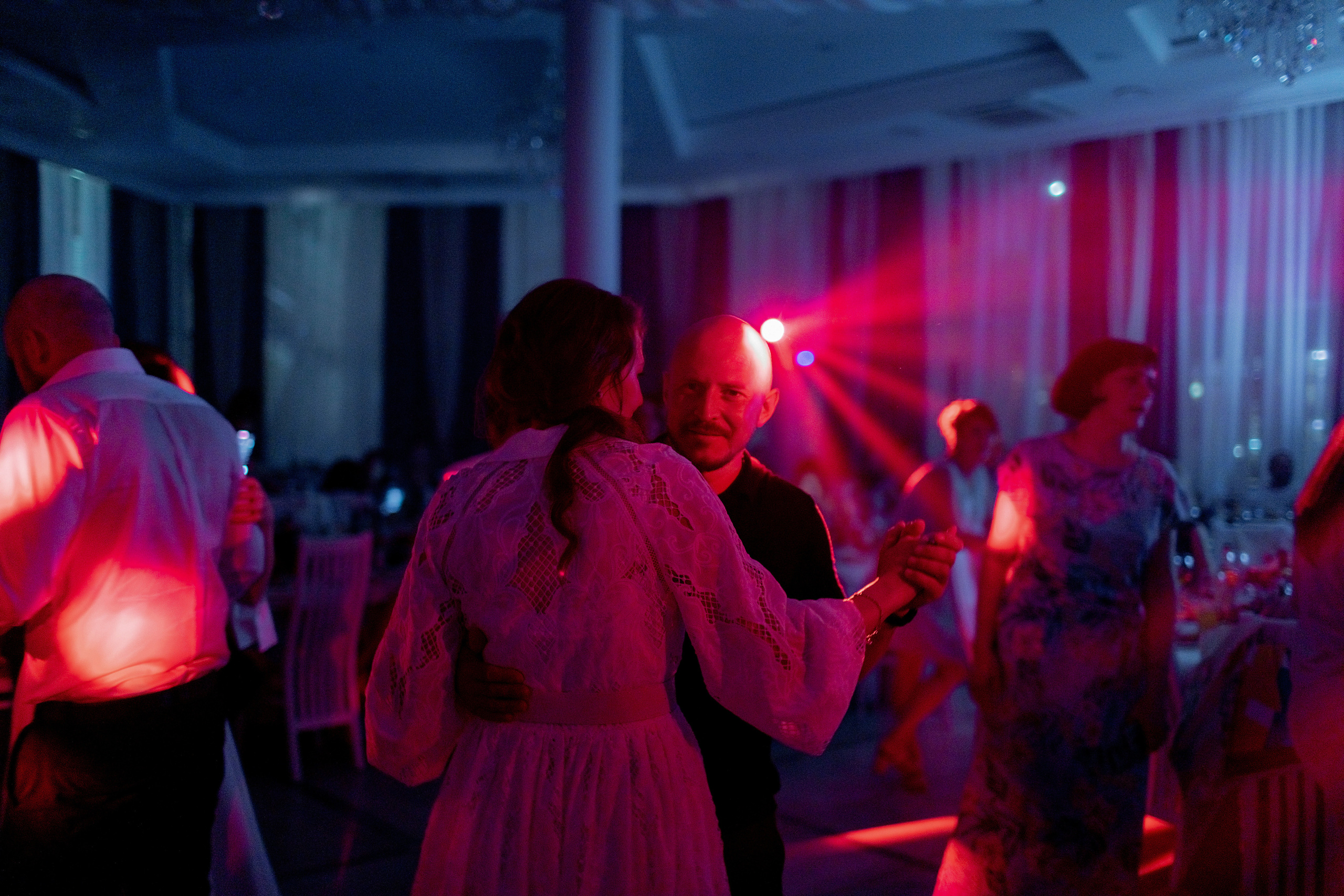 Заказать фотографа на выпускной г. Ростов-на-Дону. Красильников Евгений — профессиональный фотограф в Ростове-на-Дону