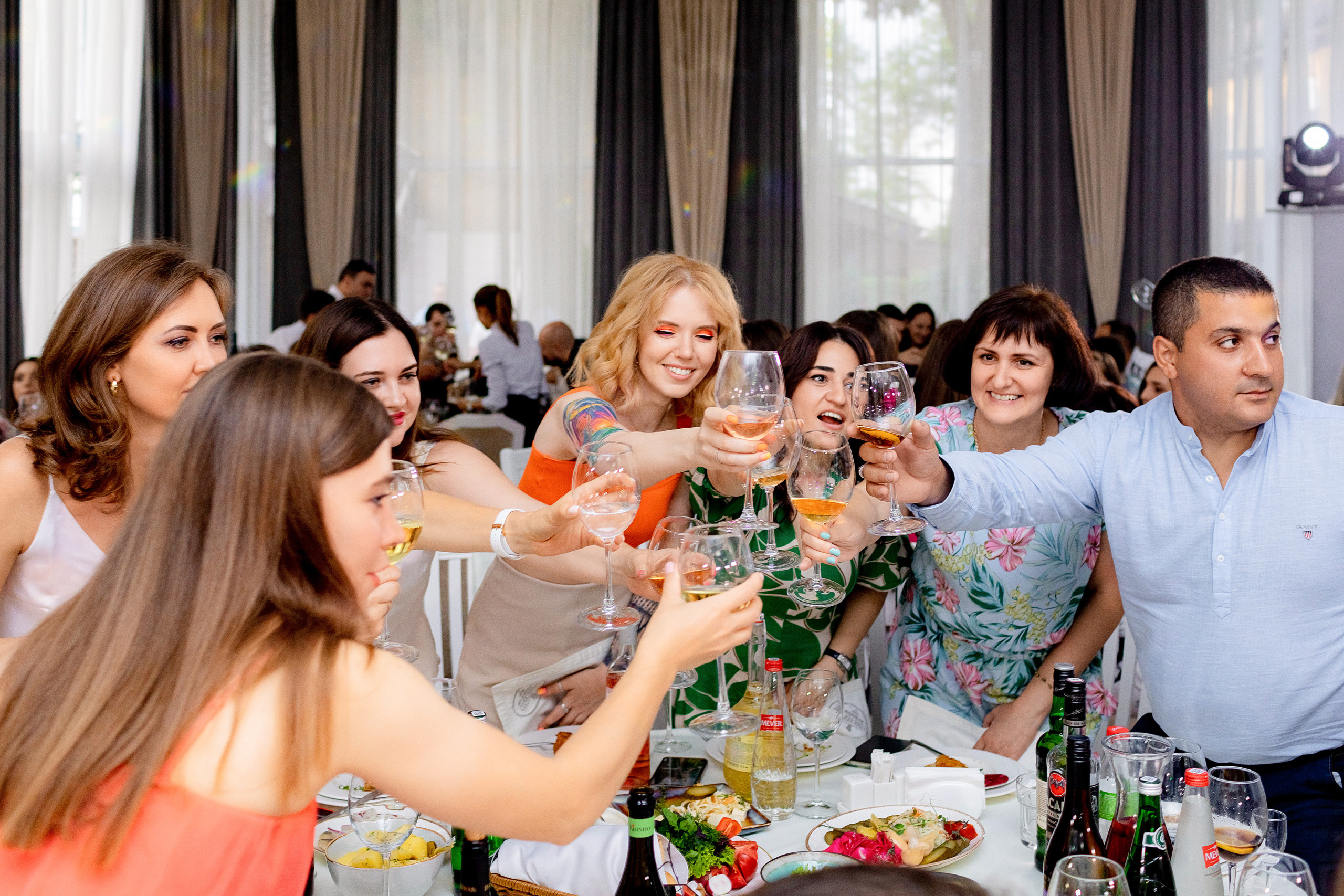 Заказать фотографа на выпускной г. Ростов-на-Дону. Красильников Евгений — профессиональный фотограф в Ростове-на-Дону