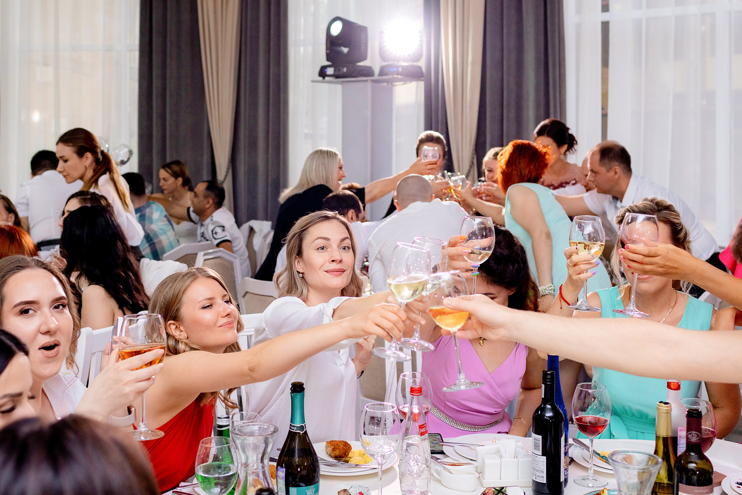 Заказать фотографа на выпускной г. Ростов-на-Дону. Красильников Евгений — профессиональный фотограф в Ростове-на-Дону