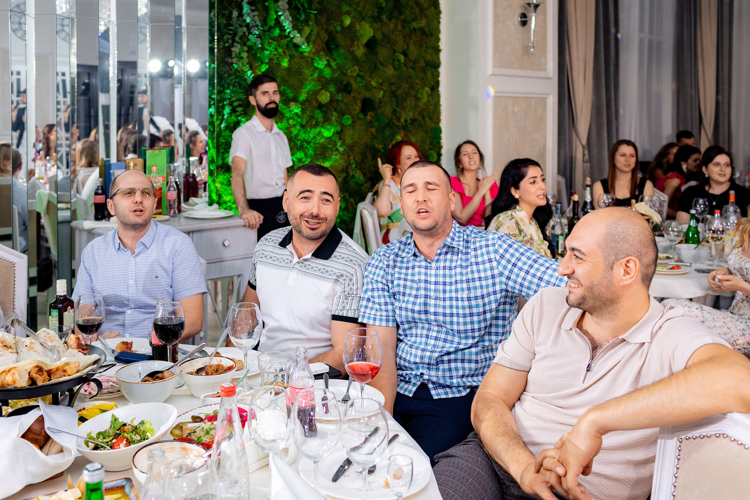 Заказать фотографа на выпускной г. Ростов-на-Дону. Красильников Евгений — профессиональный фотограф в Ростове-на-Дону