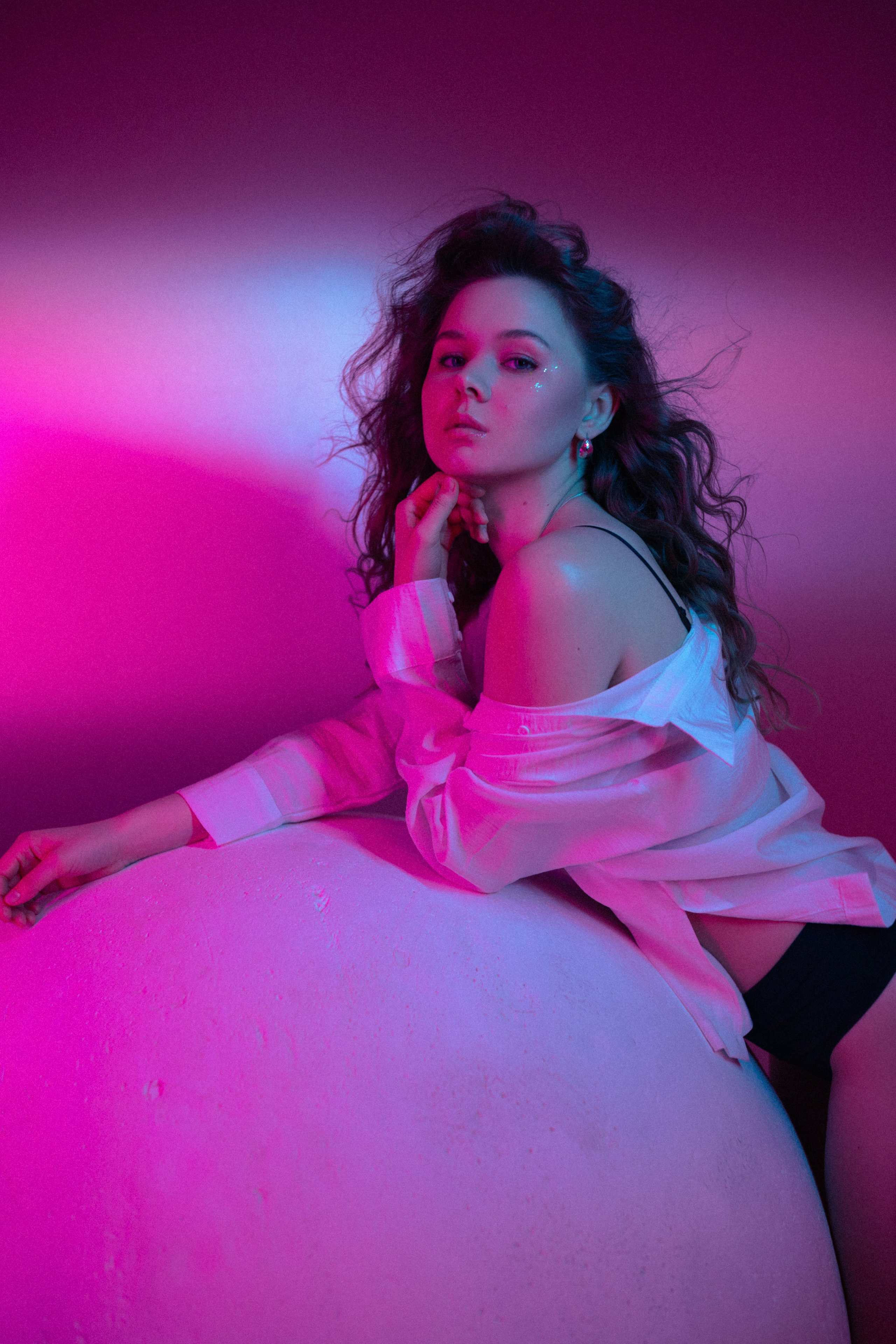 Индивидуальная фотосессия в студии. Сестры Карабаза. Фотографы и ретушеры в Москве и Санкт-Петербурге