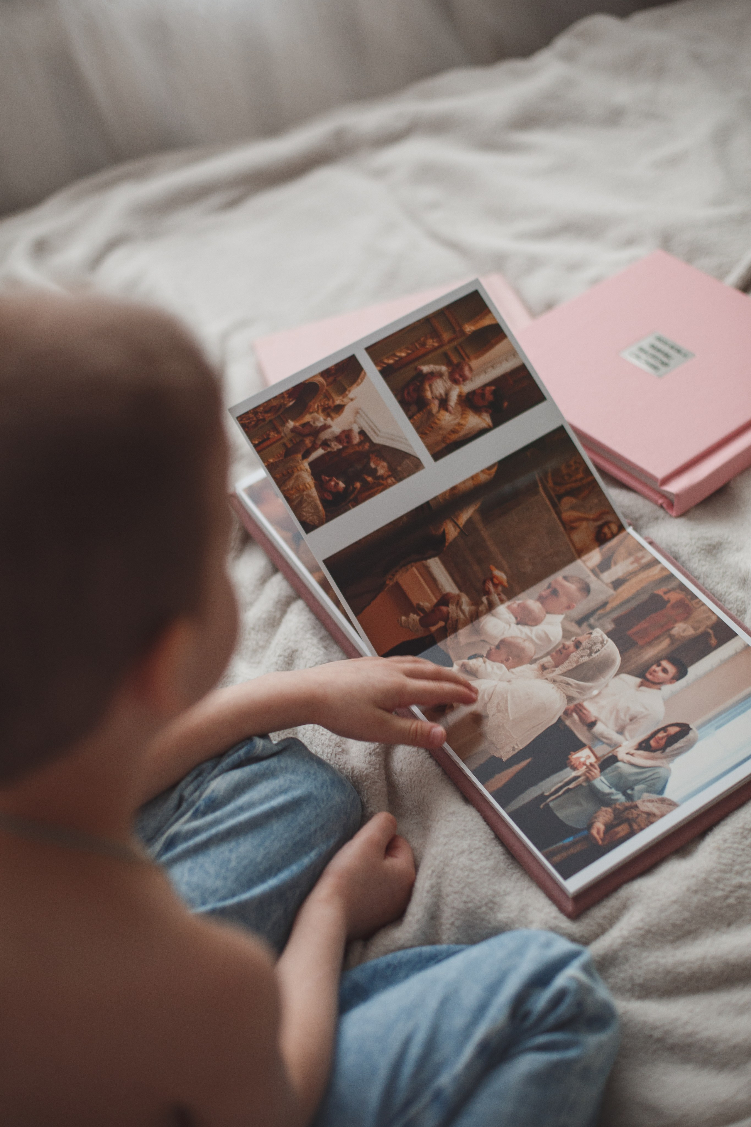 Розовая фотокнига крещения 