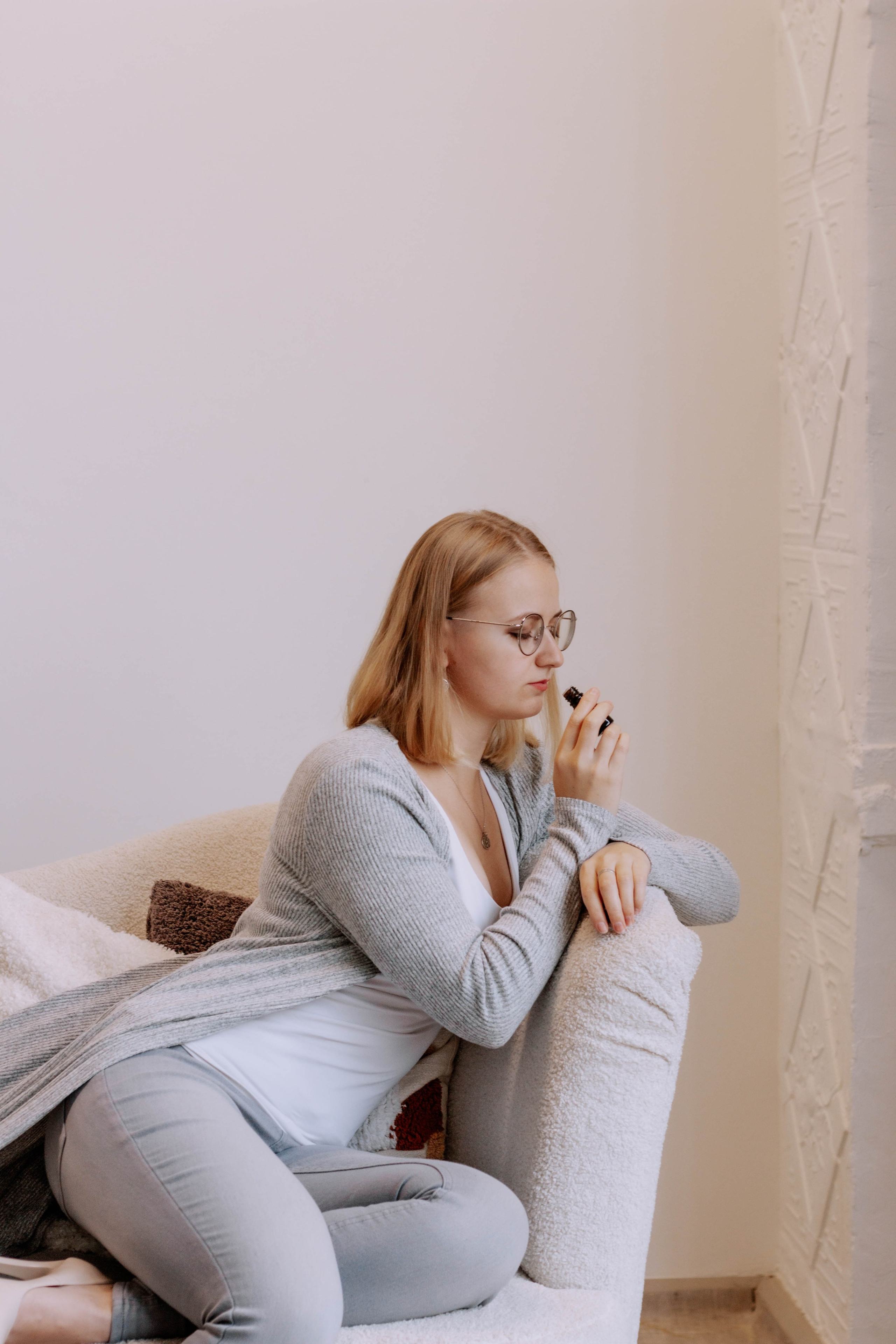 Алиса — Ароматерапевт. Бережно сохраняю ваши чувства и истории на своих фотографиях