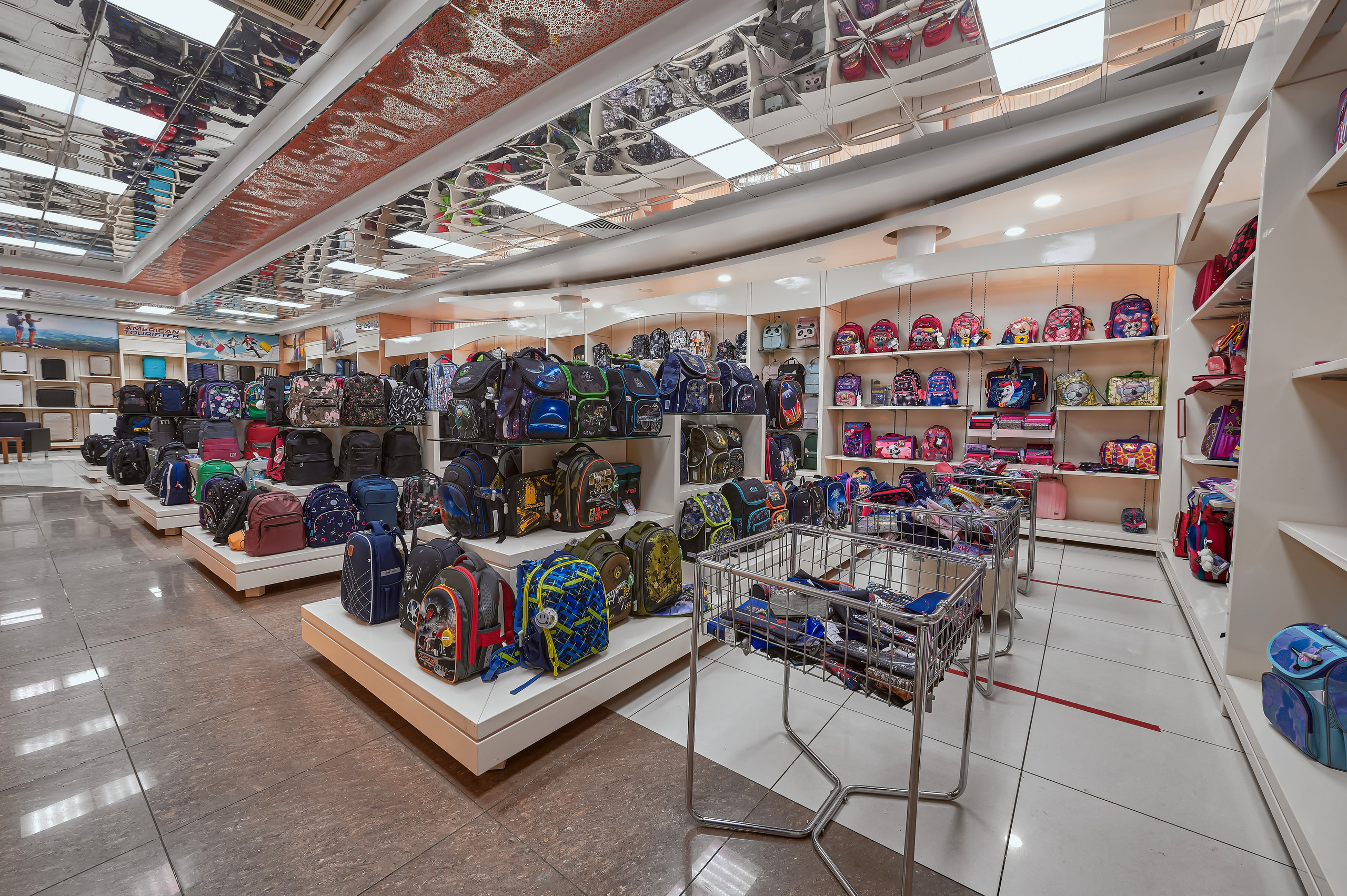 Портфолио по интерьерной и экстерьерной фотосъёмки: Мир Сумок — Правый берег. Фотограф Яковлев Роман — Красноярск