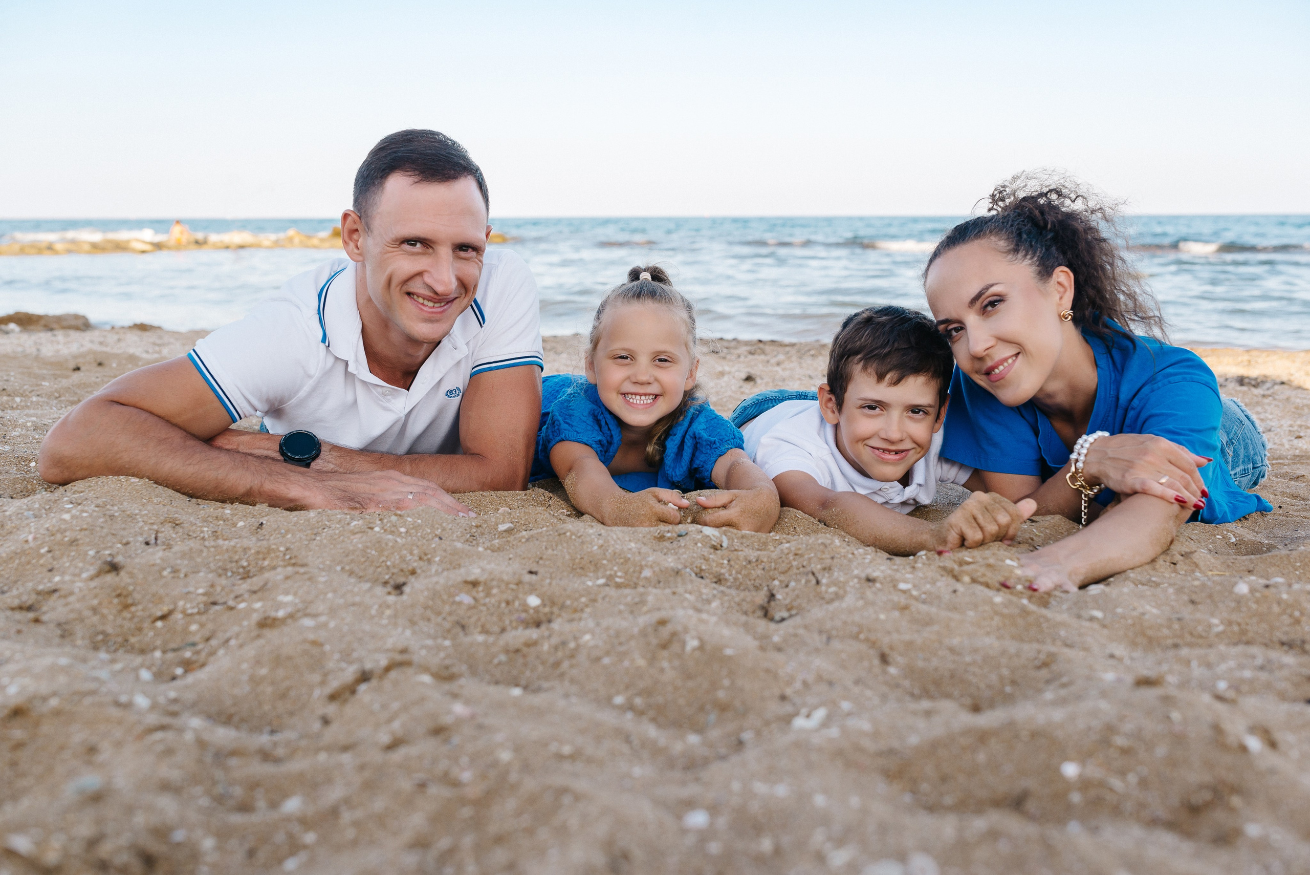 СЕМЕЙНАЯ ФОТОСЕССИЯ НА БЕРЕГУ МОРЯ В ФЕОДОСИИ