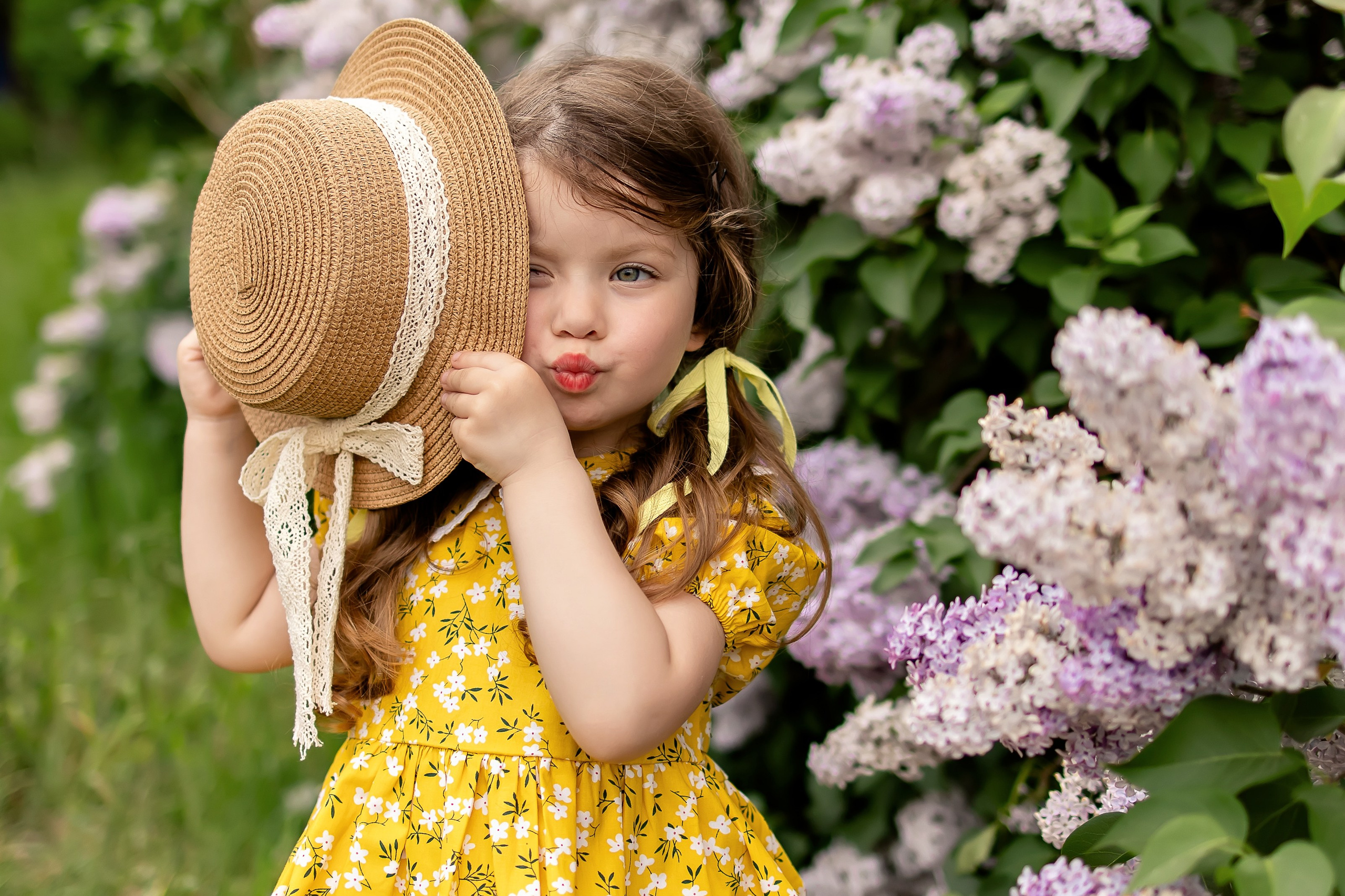Анюта в сирени. Семейный и детский фотограф Оля в Тюмени