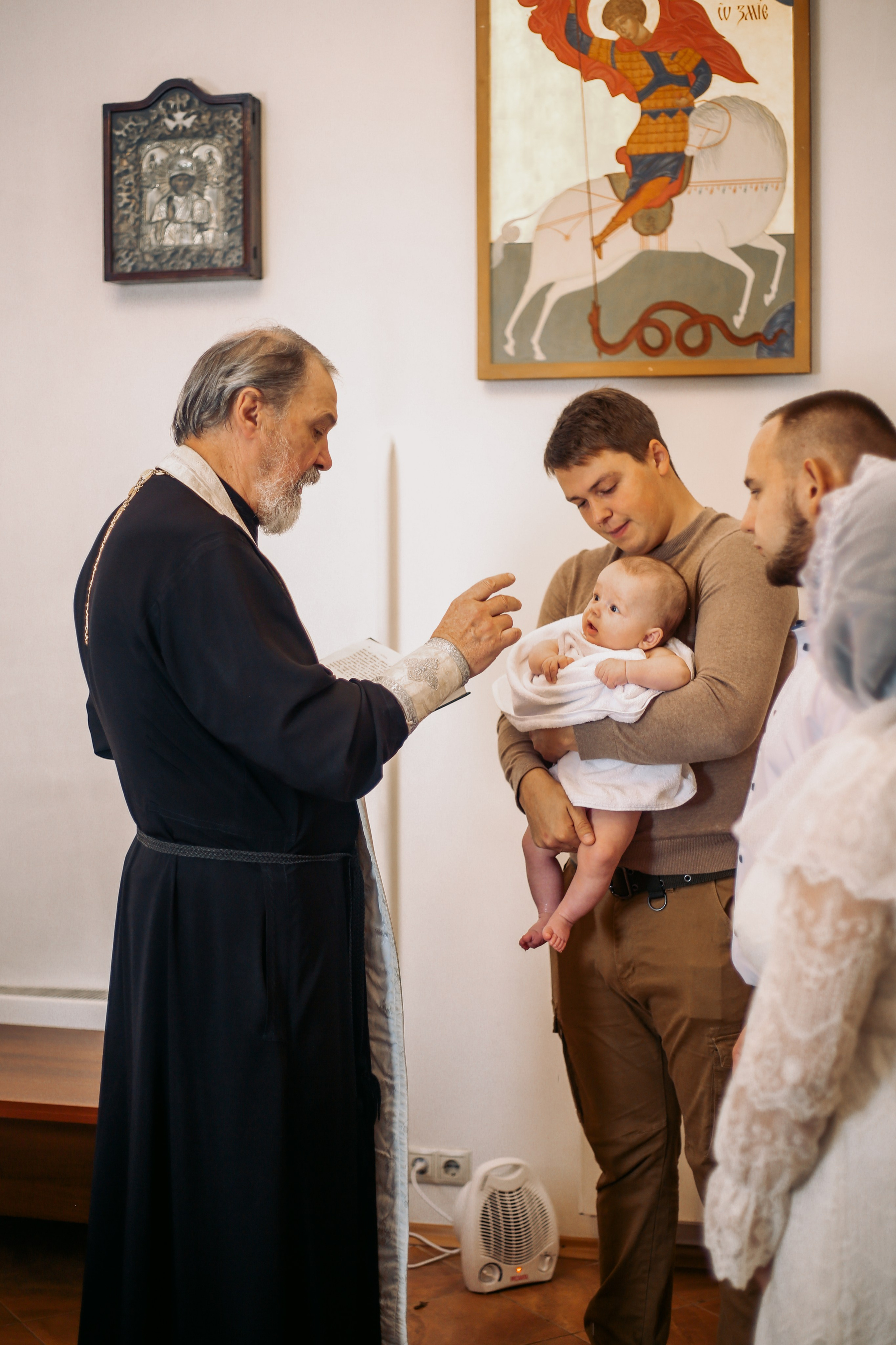 Крещение в Храме Святой Троицы Сходня. Фотограф Анастасия Залевская