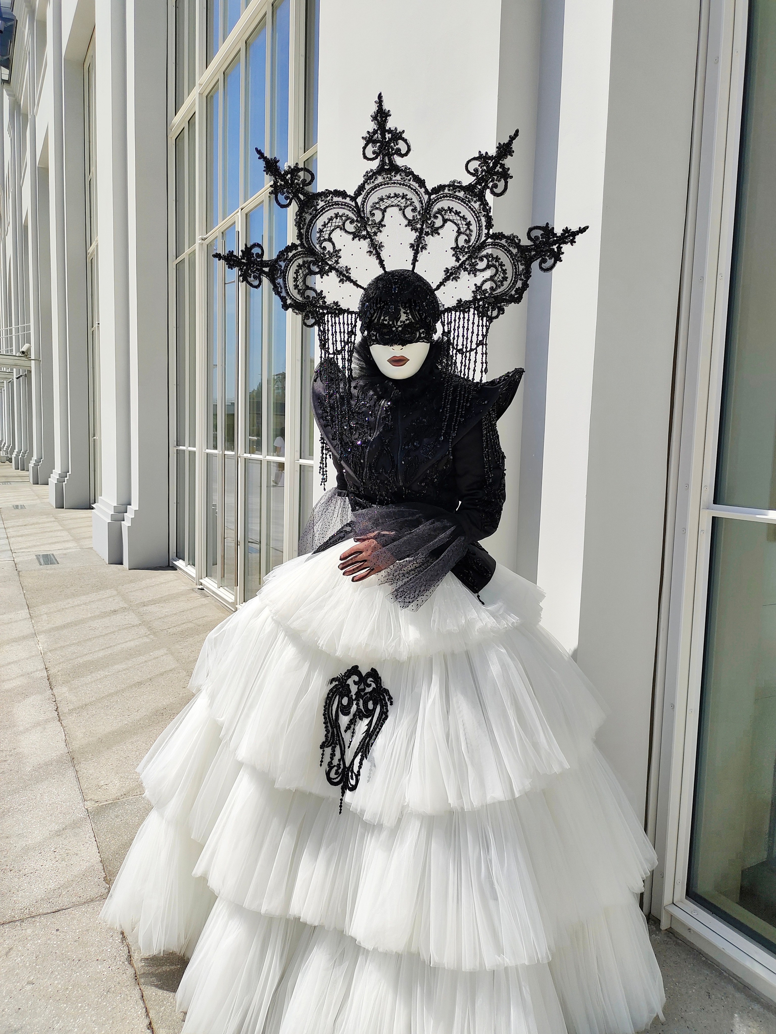 Персонаж Сажа. Мимы и Ходулисты на встречу гостей. Москва