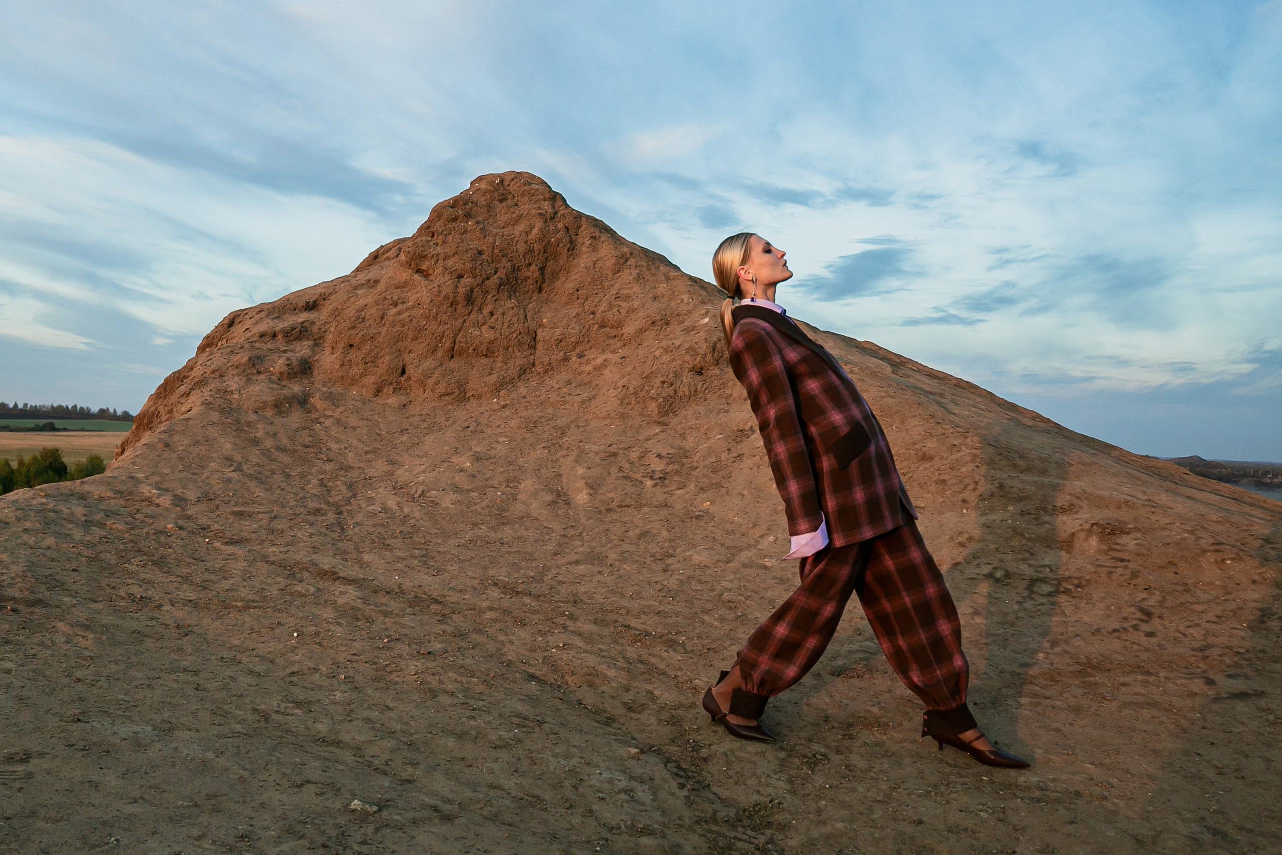 LOOKBOOK Autumn 2025 for AMUNESTIC. АННА ВЕРСО / ANNA VERSO | Визуальный художник / Visual artist