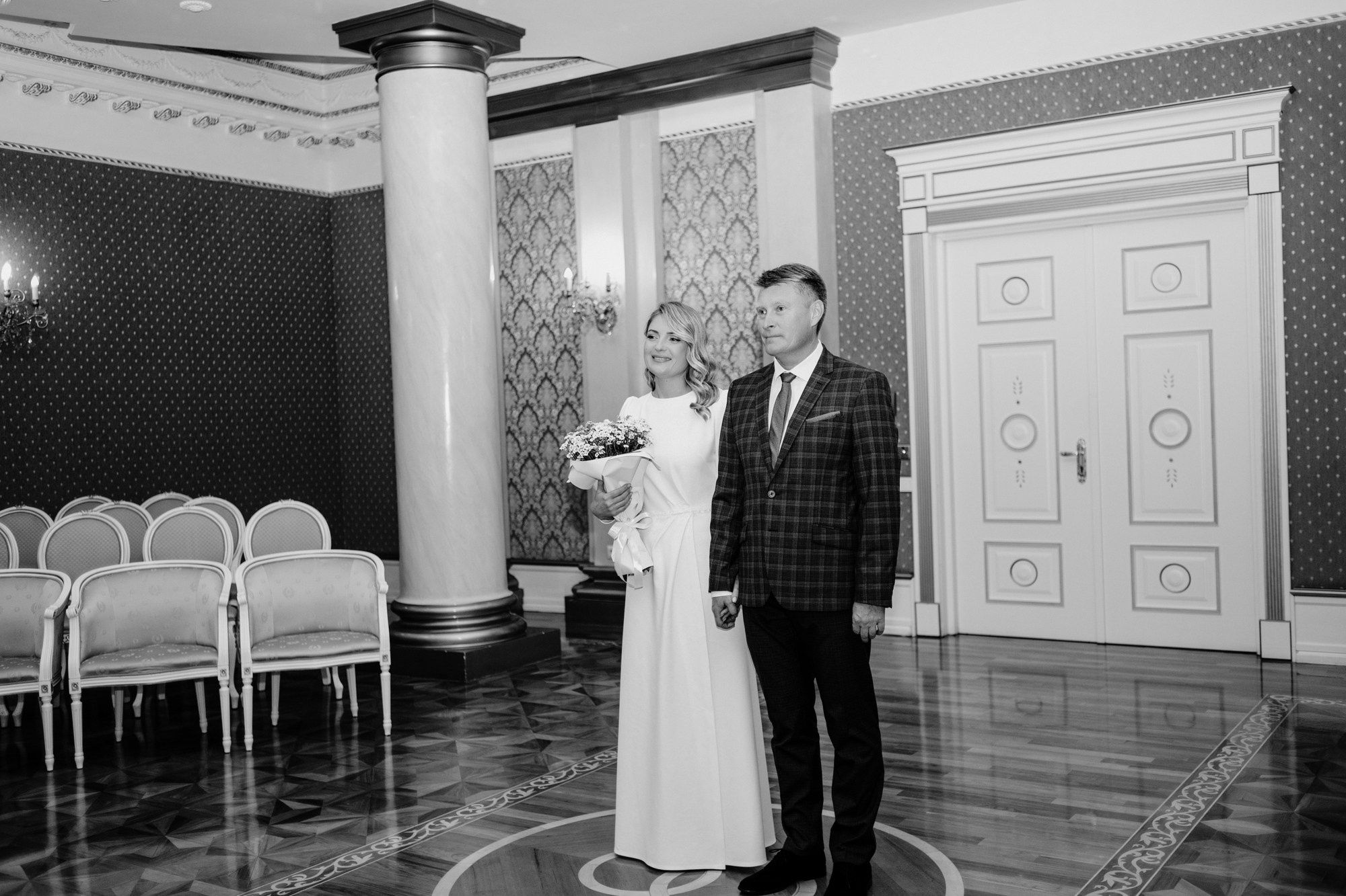 Свадебная фотосессия Дмитрия и Марии в Тюмени — Идеи для съемки в ЗАГСе и городе. Портретный фотограф Тюмень Дарья Мустафина