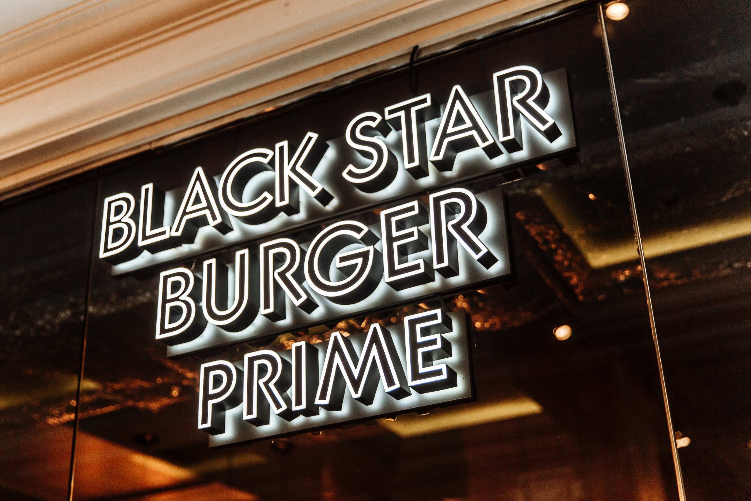 Открытие Black Star Burger Prime в Европейском. Свадебные фотосессии в Москве. Фотограф Сергей Ржевский