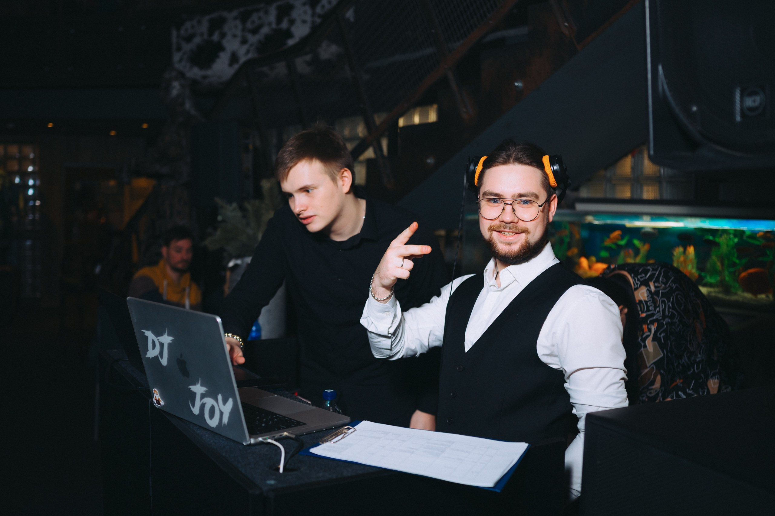 Корпоративы (сборник). Komonev