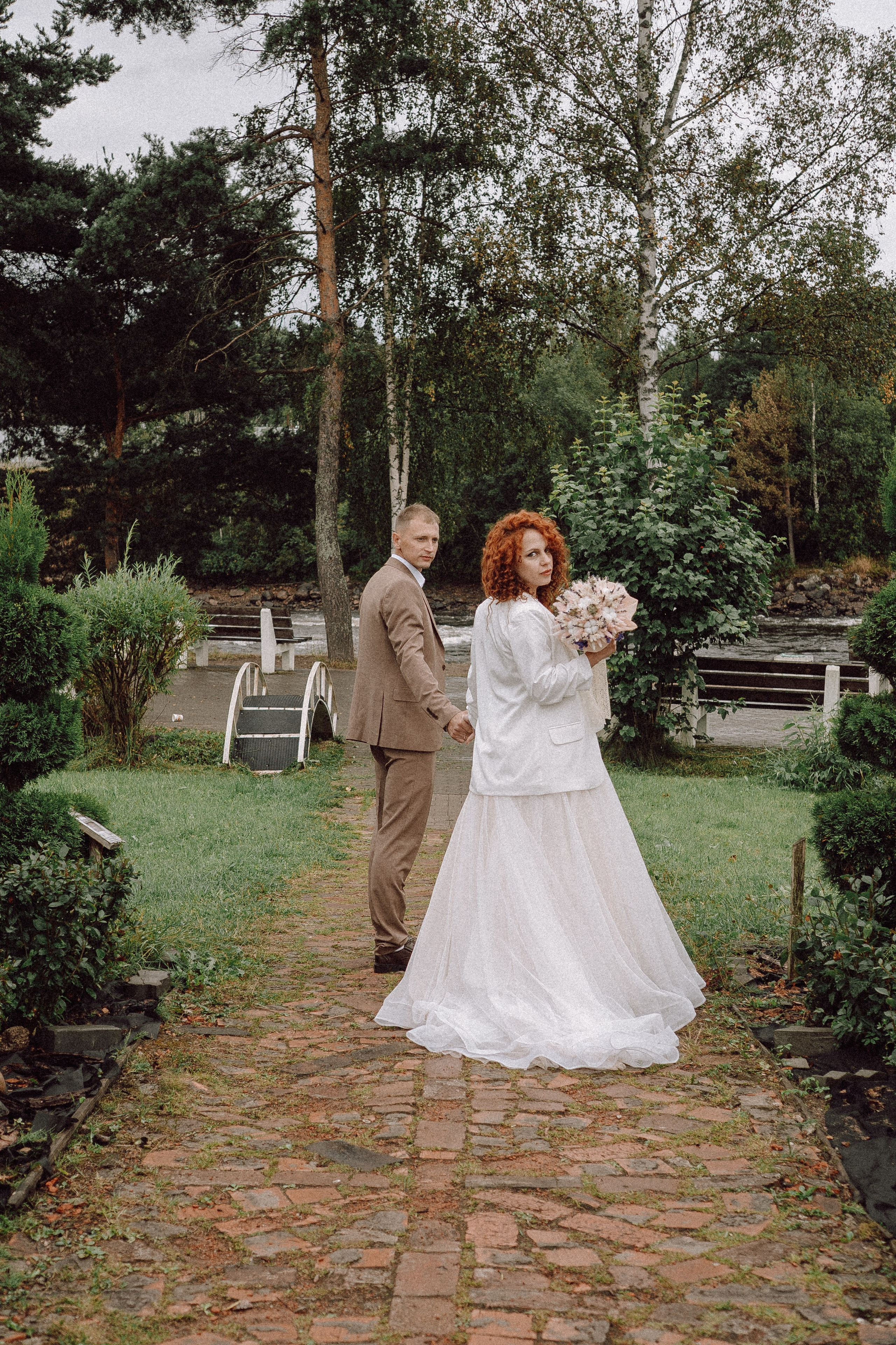 СВАДЕБНАЯ ФОТОСЕССИИЯ ПАРЫ В ГОРОДЕ ПРИОЗЕРСК В СОСНОВОМ ЛЕСУ И С ПИКАПОМ. Профессиональный фотограф, Санкт-Петербург — Виктория Богомолова