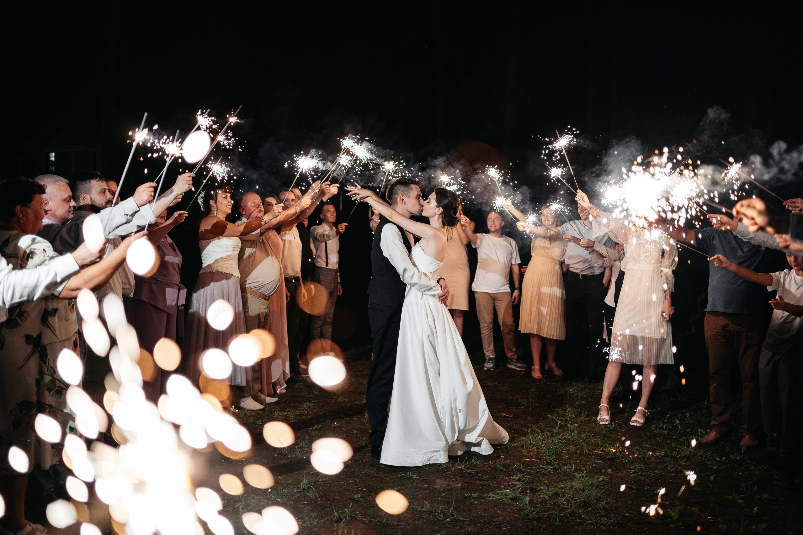 Сверкай, как молния, танцуй, как в последний раз. Олег и Мария Ивановы фотограф и видеограф в Пскове Санкт - Петербурге