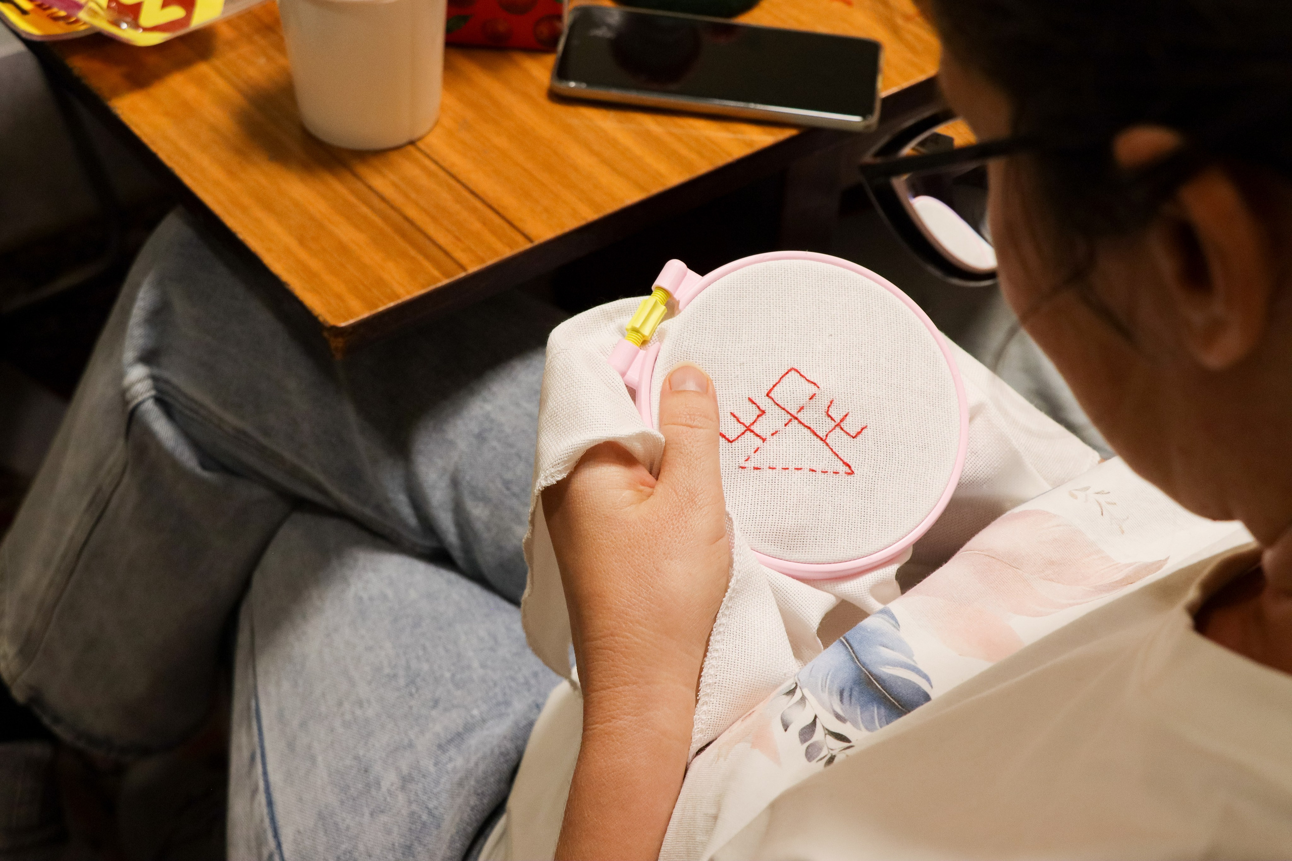 Мастер-класс по вышивке орнаментов. Портретный и репортажный фотограф в Анапе Злата Хидзик