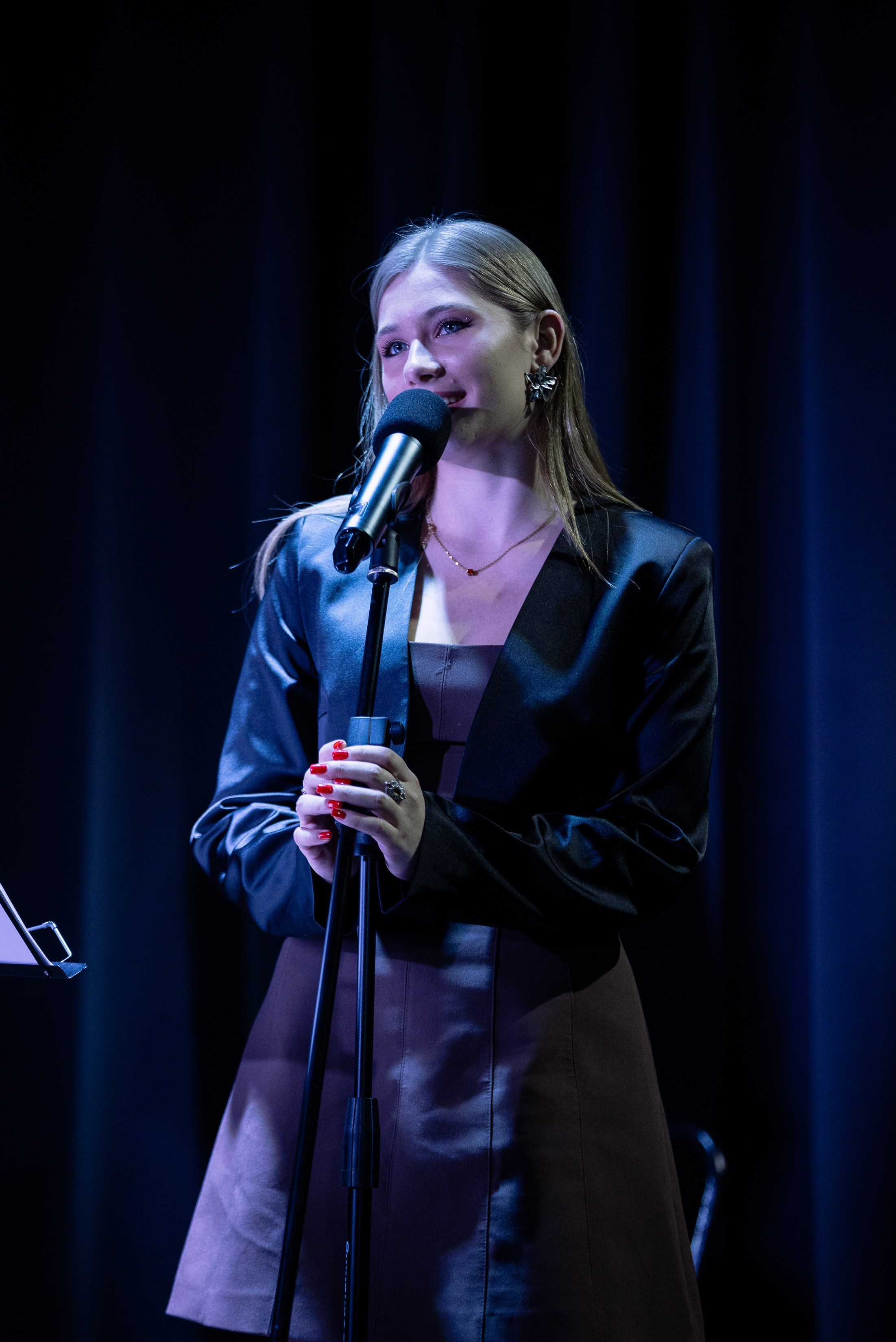 Поэтический вечер с Игорем Бушмелевым и Никой Станиславчик. Фотограф Юлия Мальцева