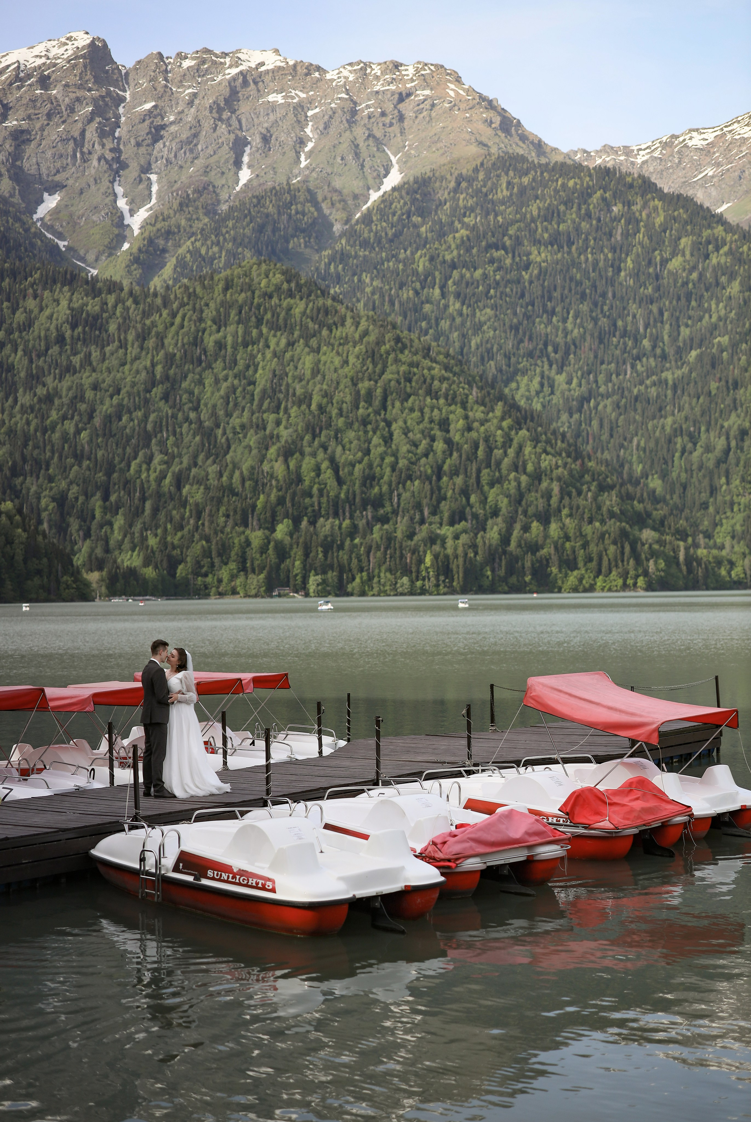 Свадебное Love story на озере Рица. Свадебный и семейный фотограф в Абхазии Жанна Соснина