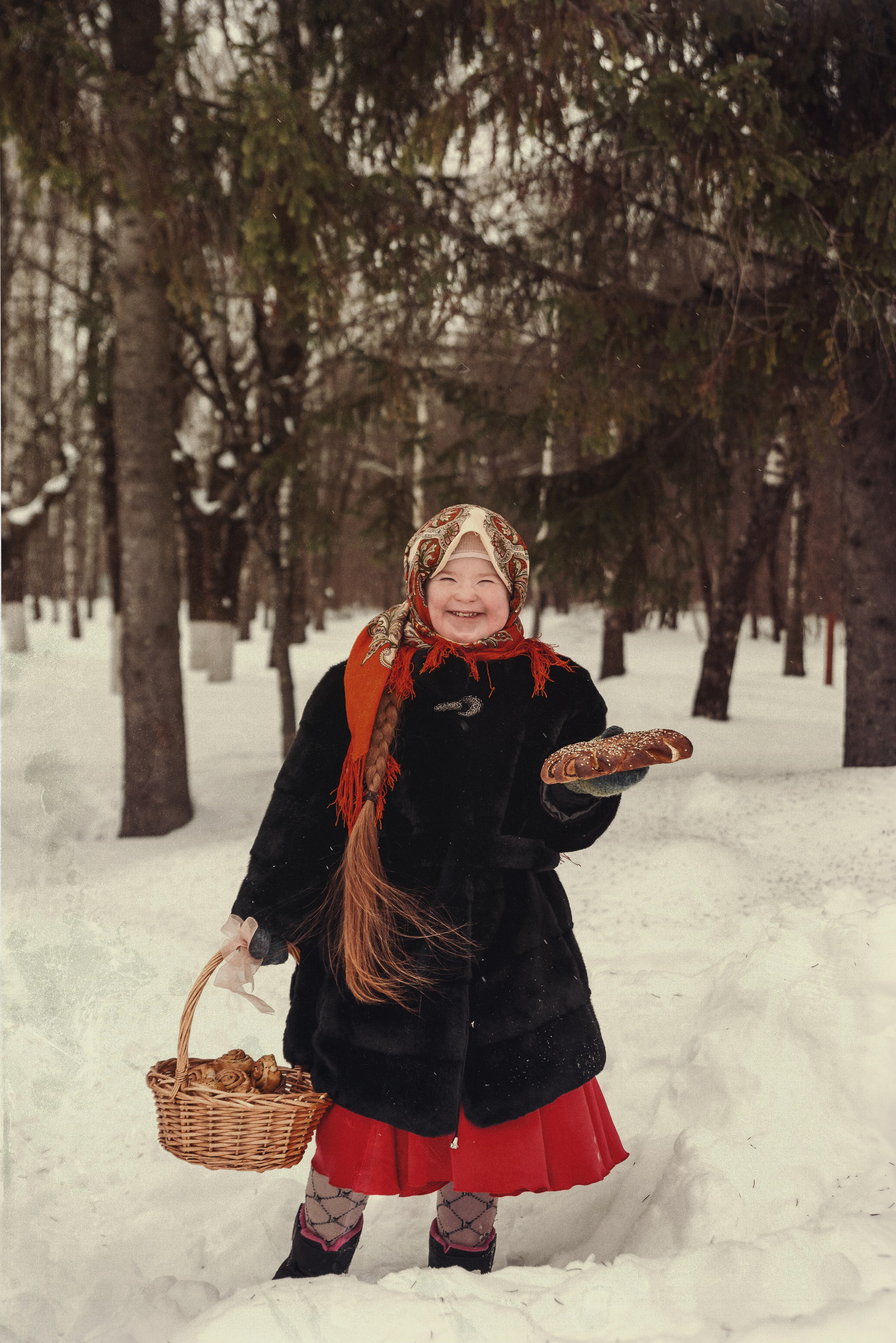 Варя и волк — по мотивам красной шапочки. Фотограф Крещение Венчание Москва