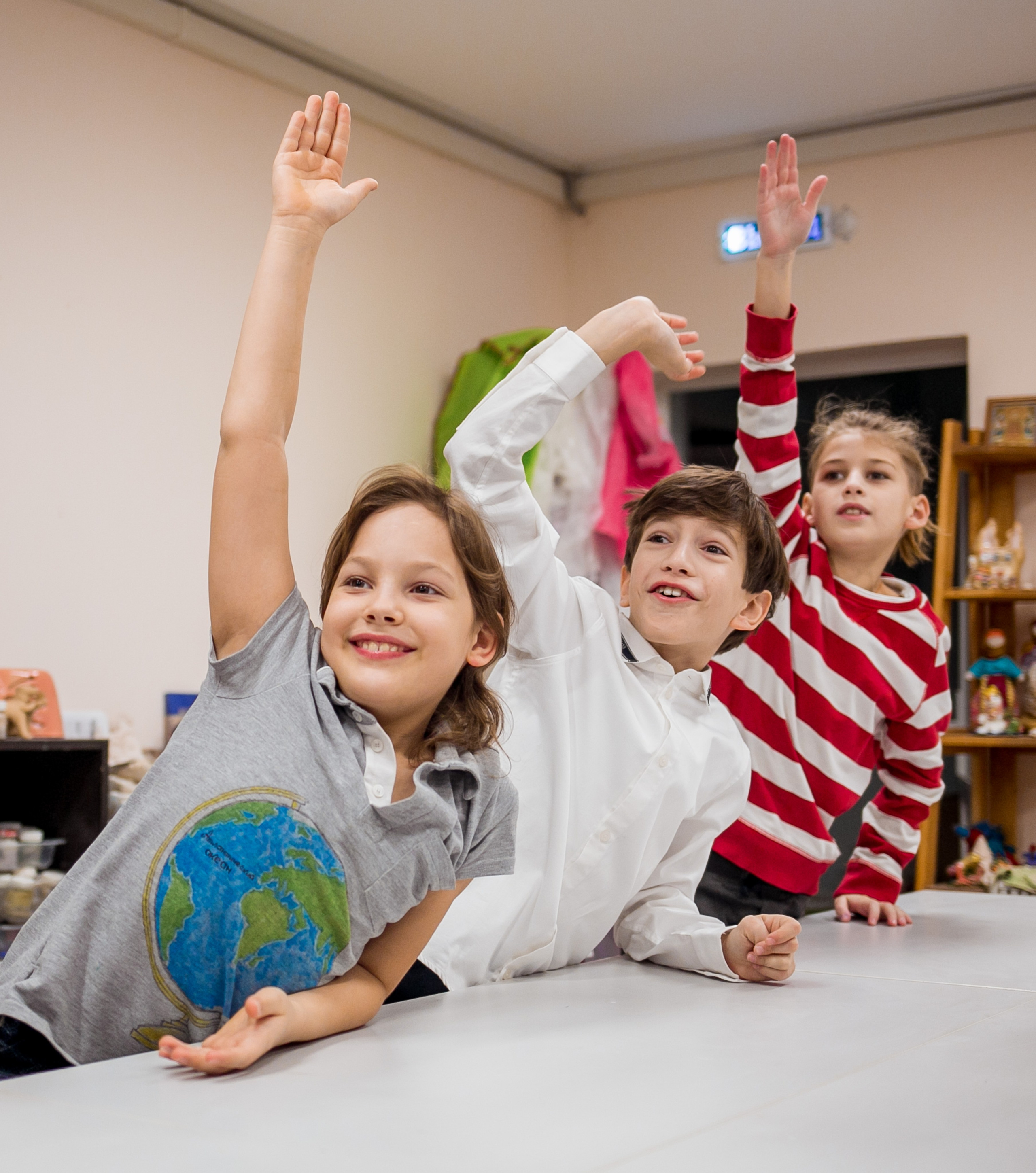 Школьники делают поделки к Новому году. Репортажный фотограф Борис Геер
