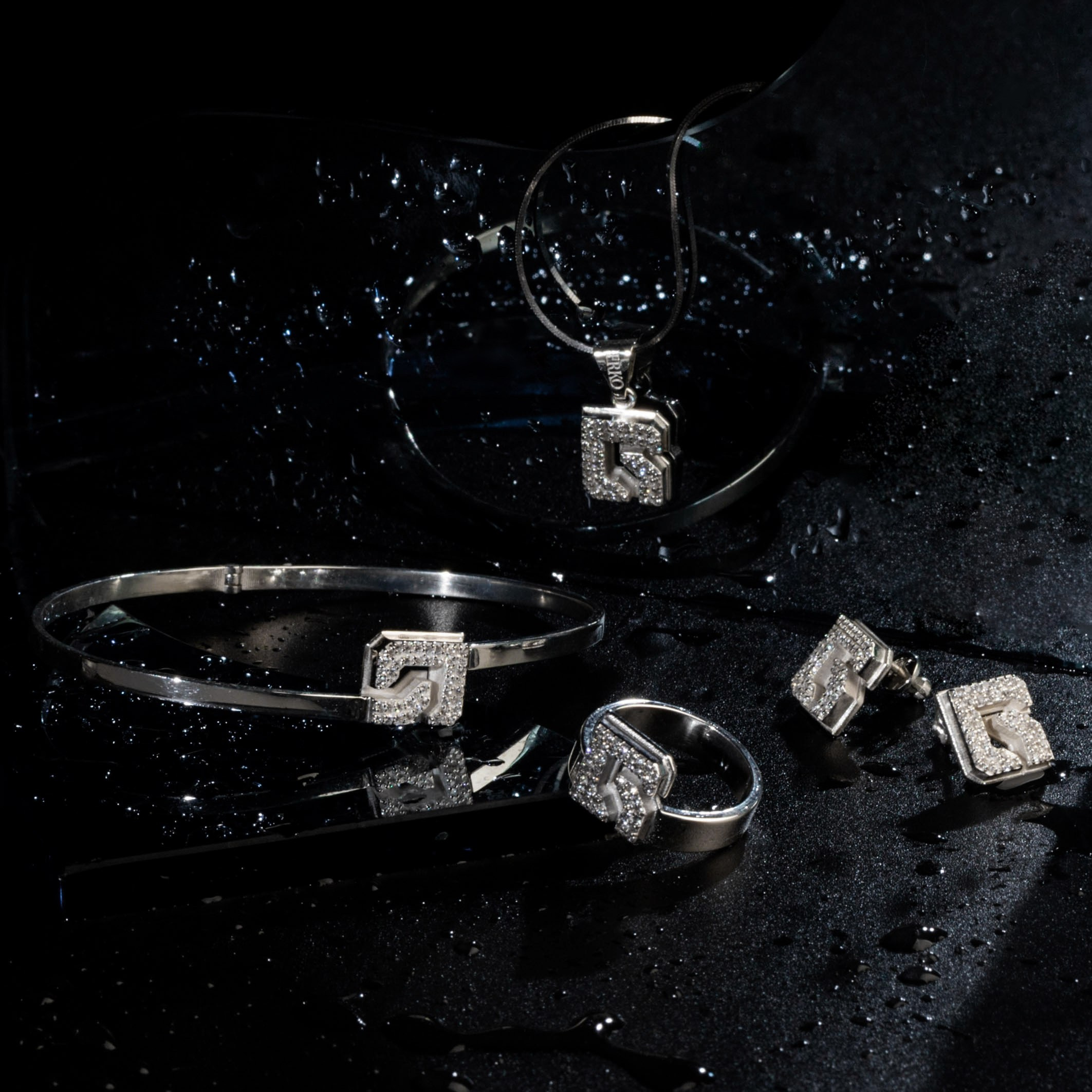 Ювелирные украшения. Предметный фотограф в Крыму Ольга Шестакова