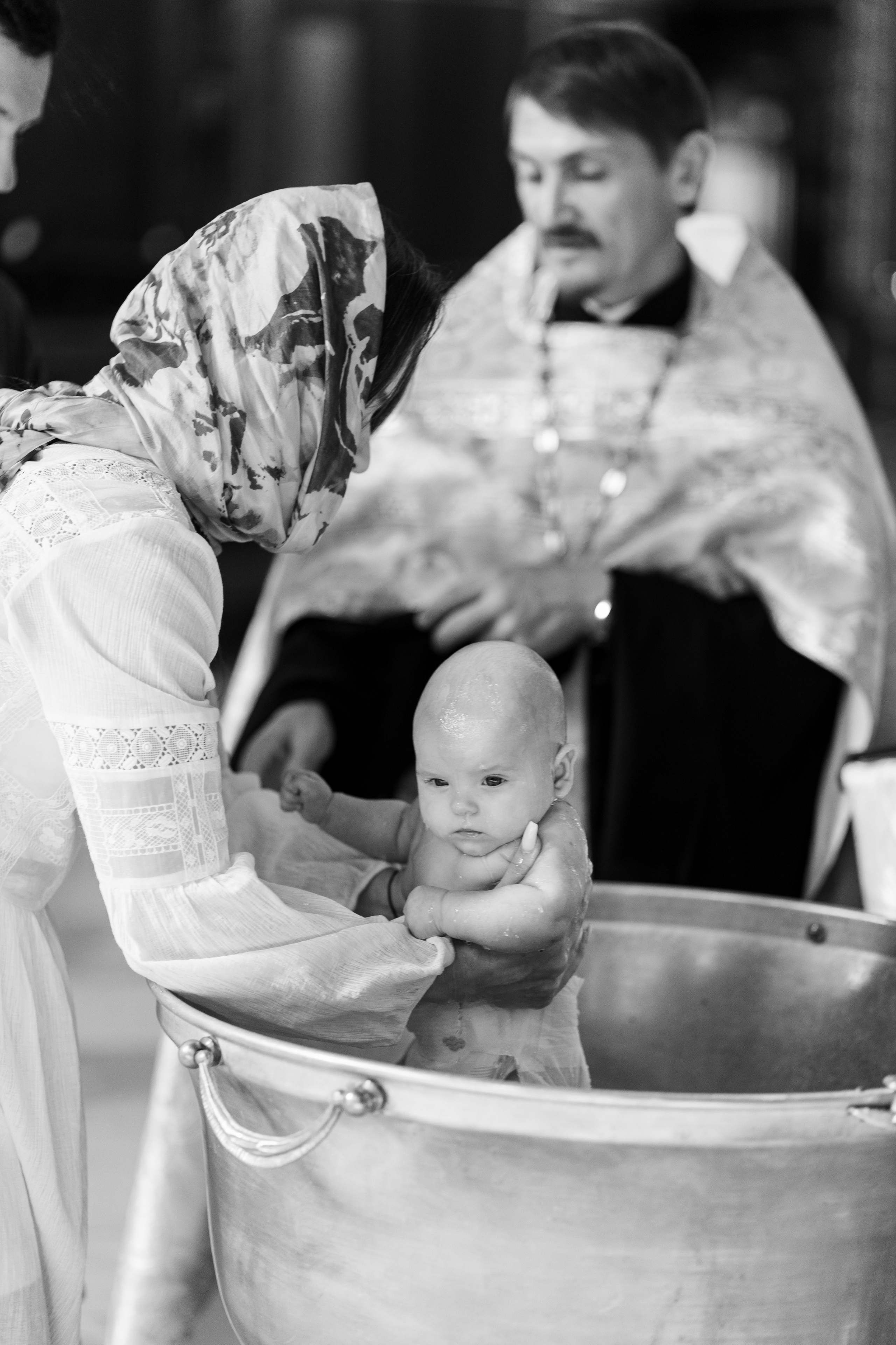 Крещение Миланы в Соборе Вознесения Господня Новочеркасск. Анастасия Безуглова- свадебный фотограф в Таганроге