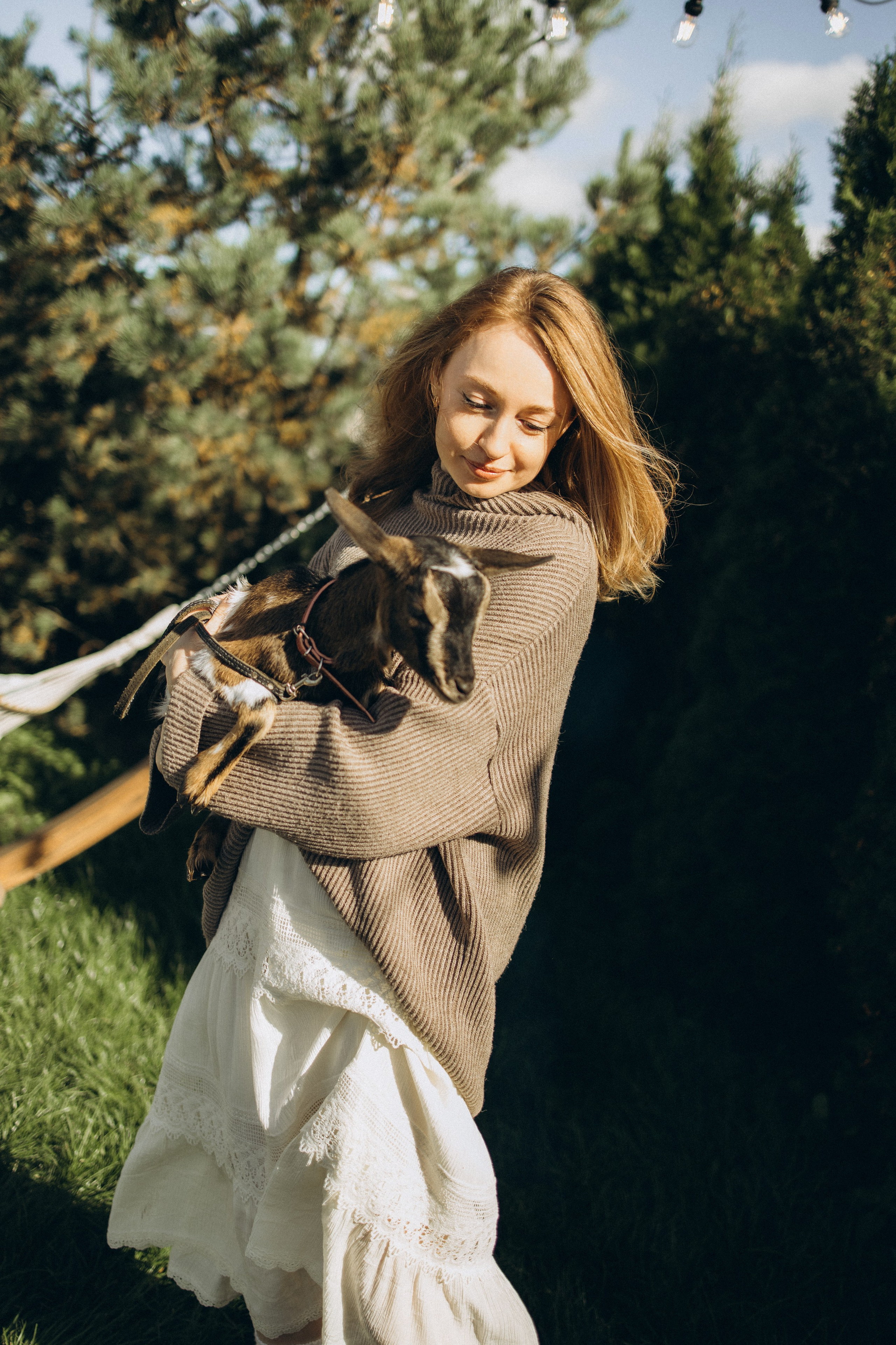 Осень, глэмпинг и пушистый друг 🐐 семейная история без повода 🏕️🪵🍂. Семейный фотограф в Санкт-Петербурге Виктория Безгузова