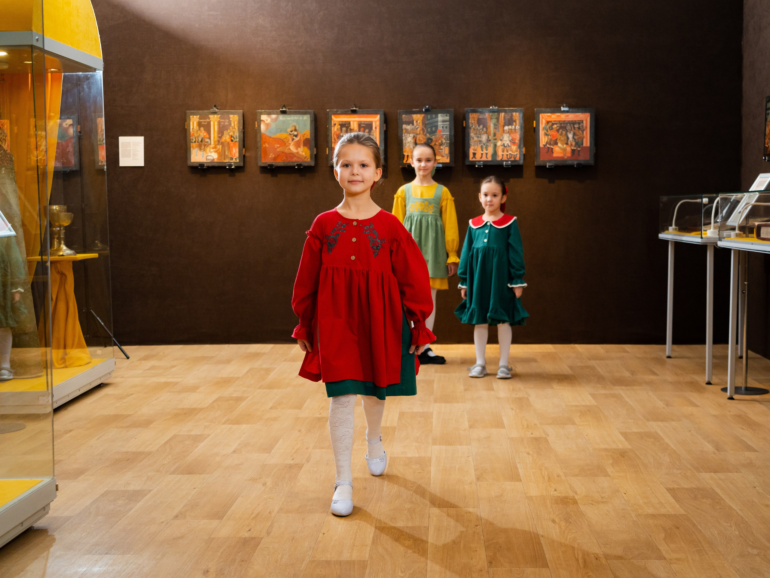 Показ одежды в рамках выставки «105. Лучшее». Фотограф Москва