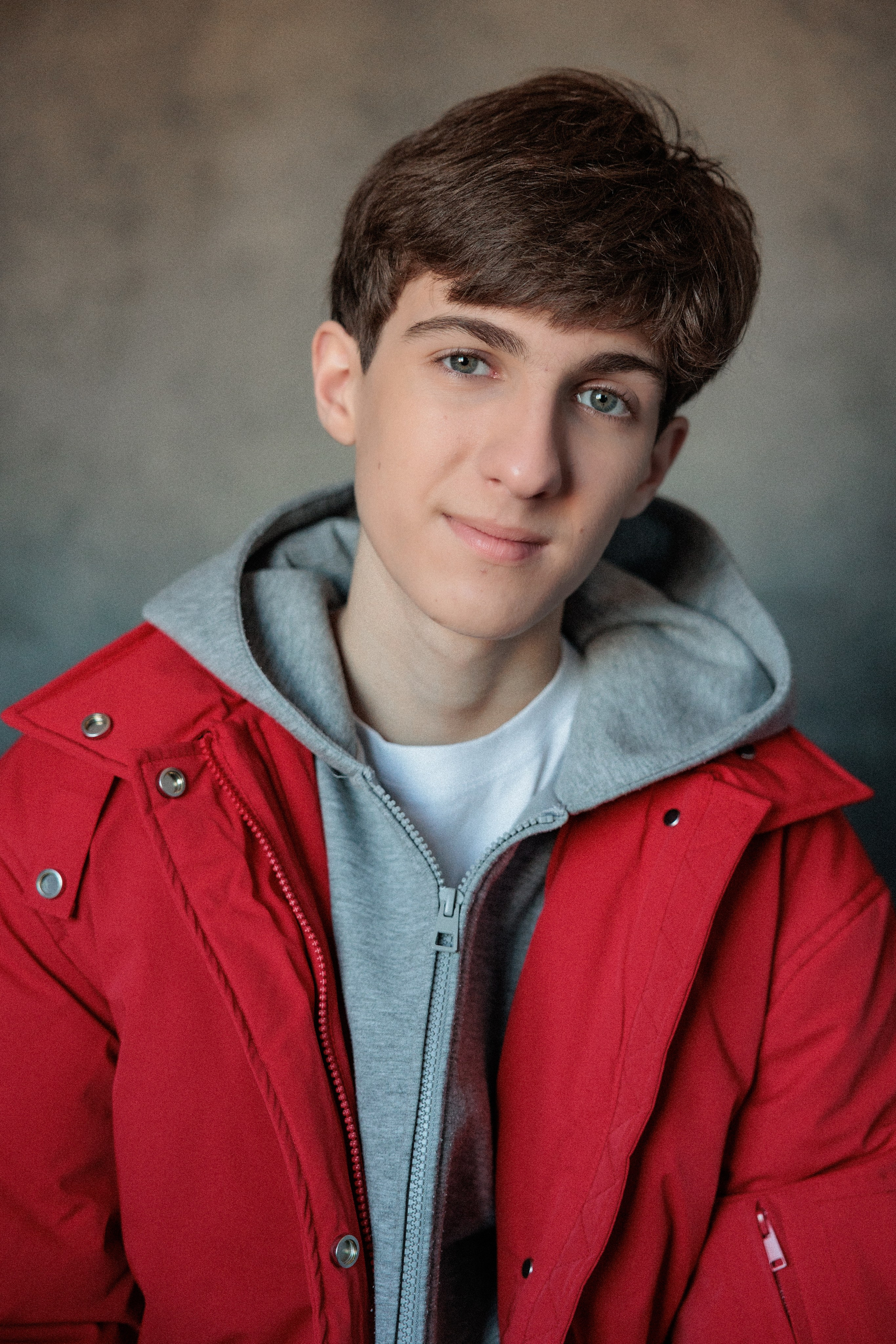 АРТЁМ. Я фотограф из Москвы к Вашим услугам